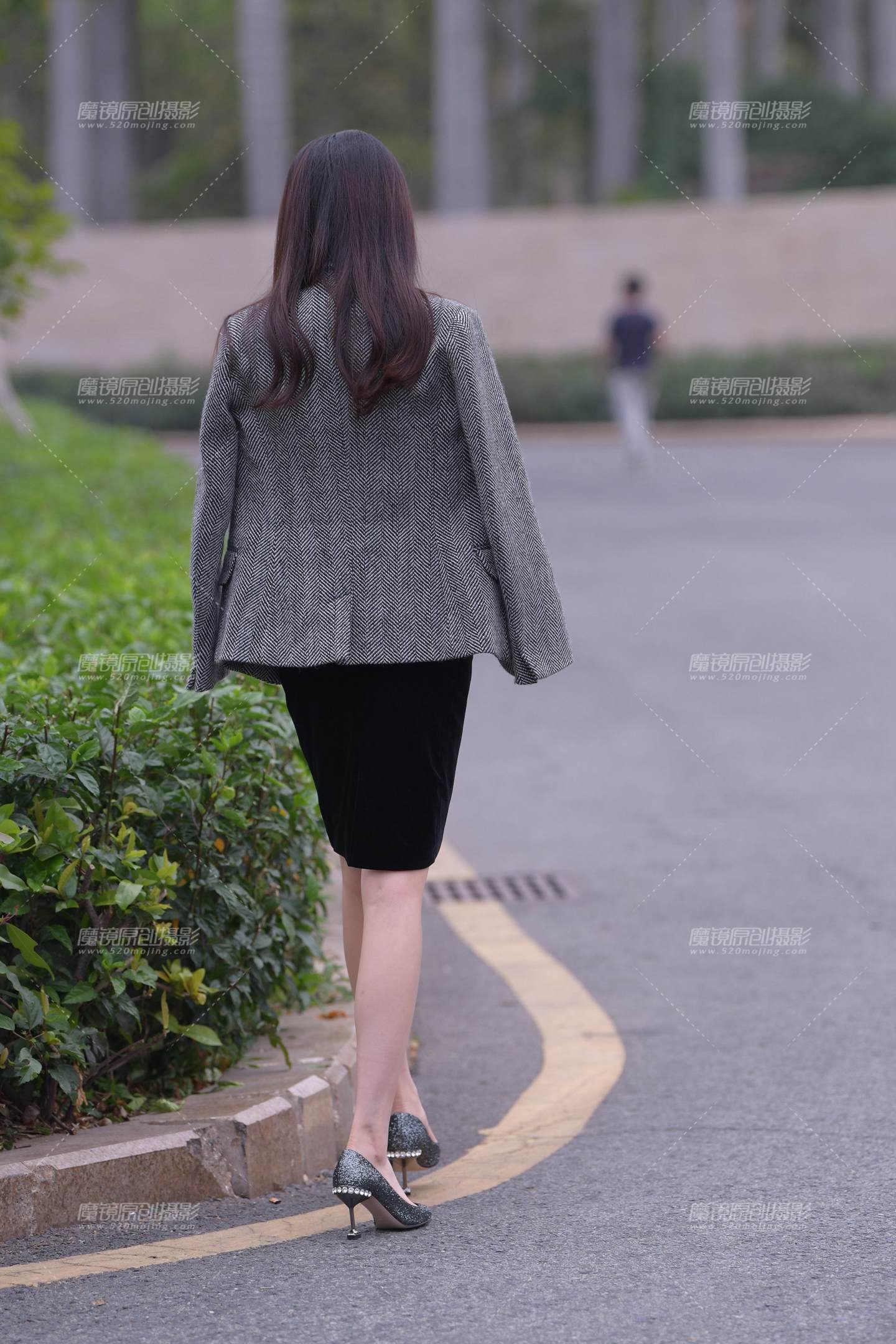 图片[4]-有点高冷的小姐姐-街拍流行馆