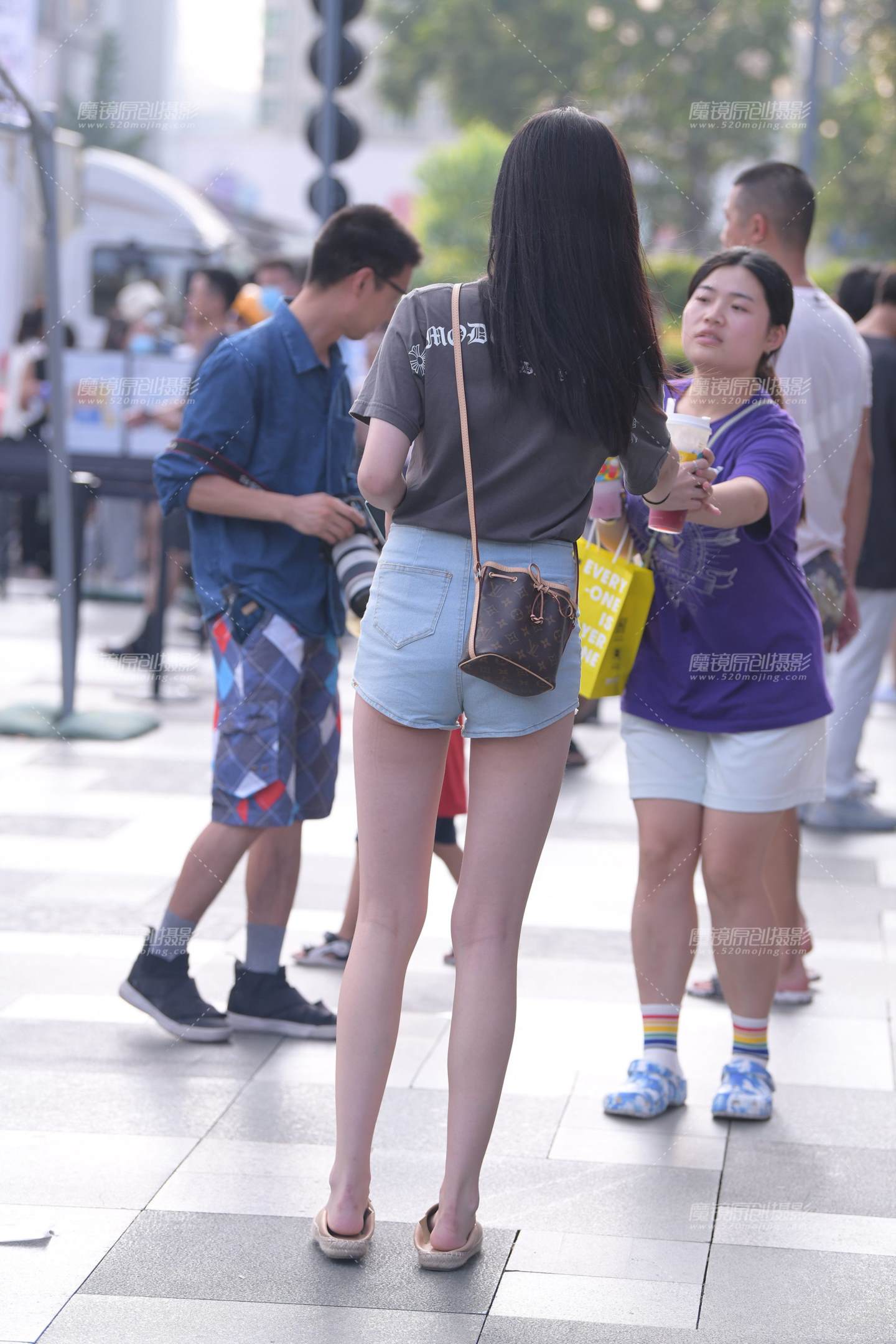 图片[4]-长腿热裤小姐姐~-街拍流行馆