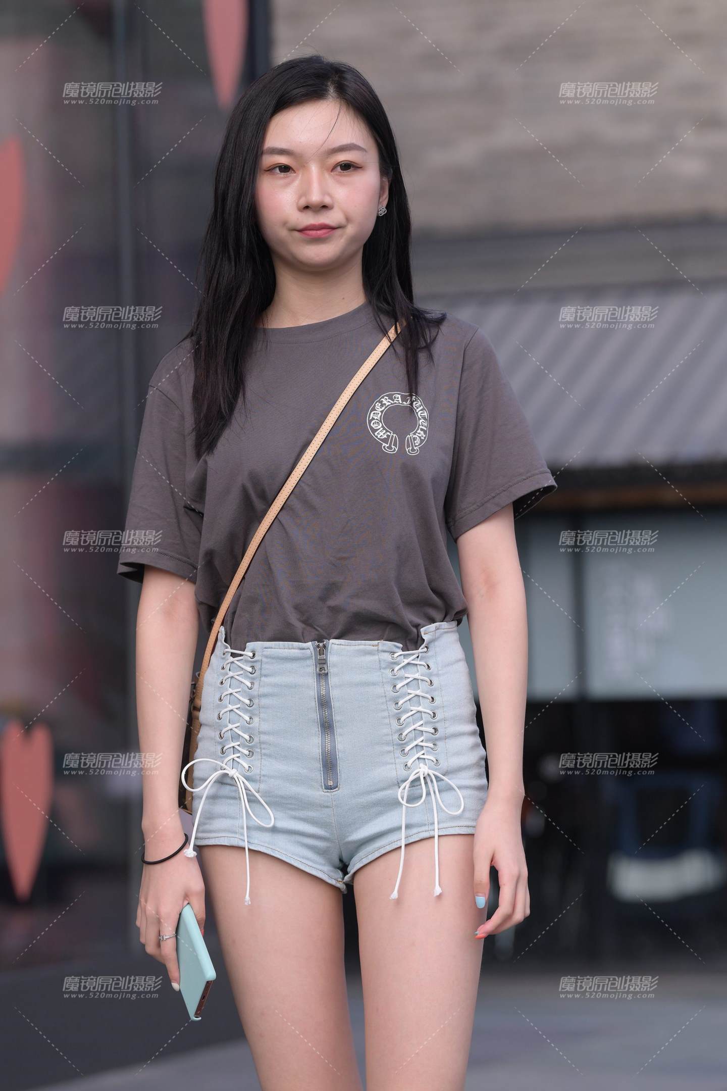 图片[1]-长腿热裤小姐姐~-街拍流行馆