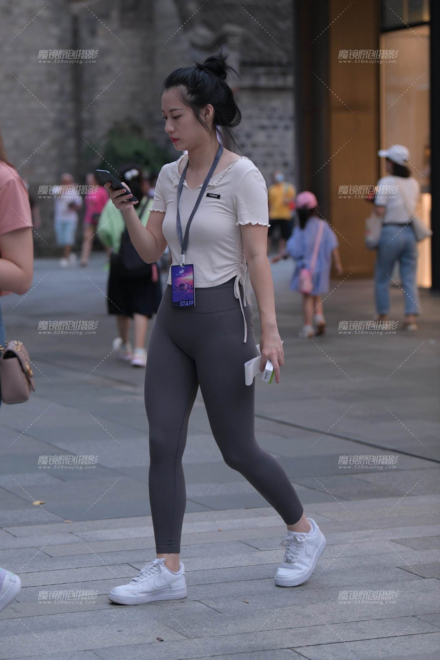 图片[5]-紧身裤小姐姐-街拍流行馆