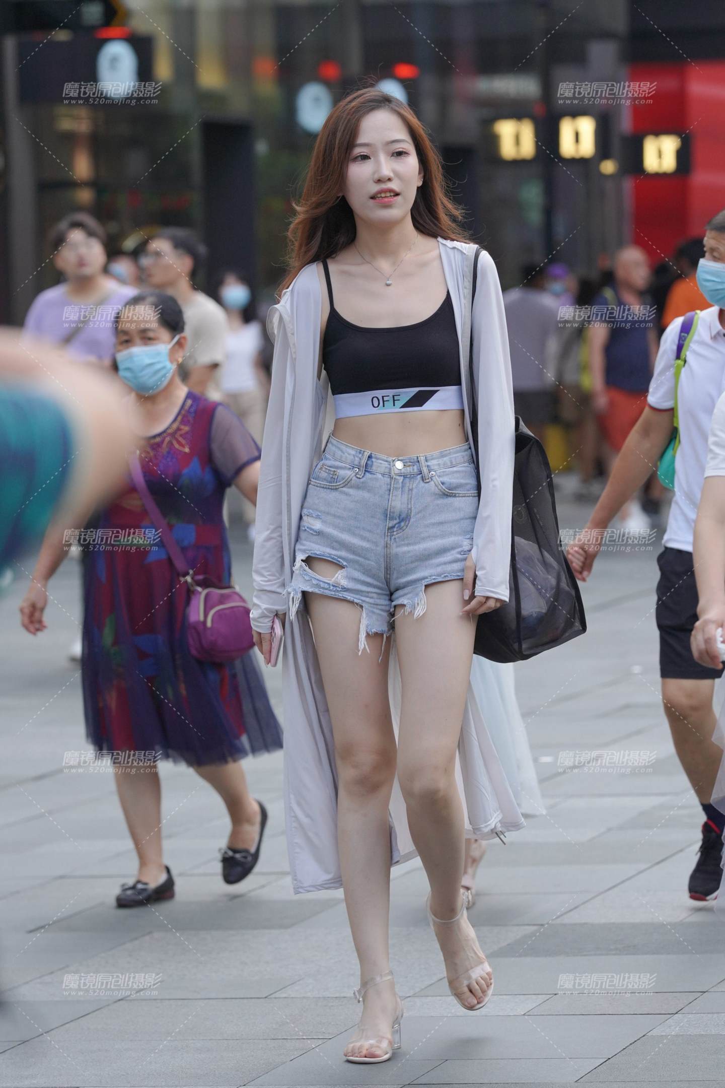 图片[1]-长腿美女-街拍流行馆