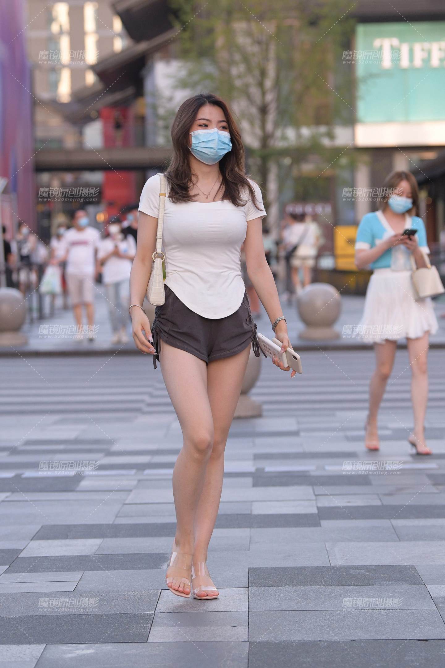 图片[3]-丰满的热裤大白腿美女-街拍流行馆
