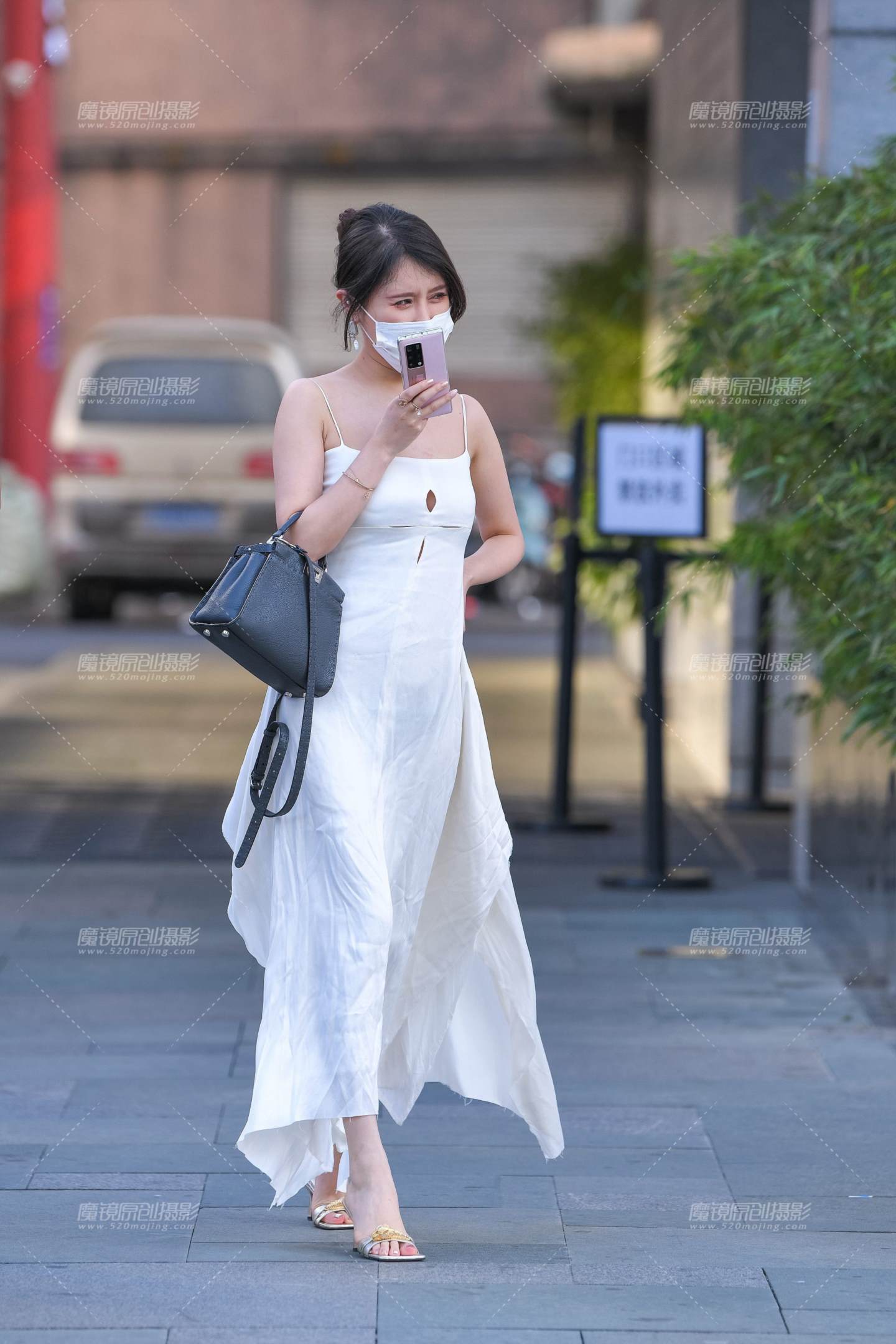图片[1]-飘逸长裙美女-街拍流行馆