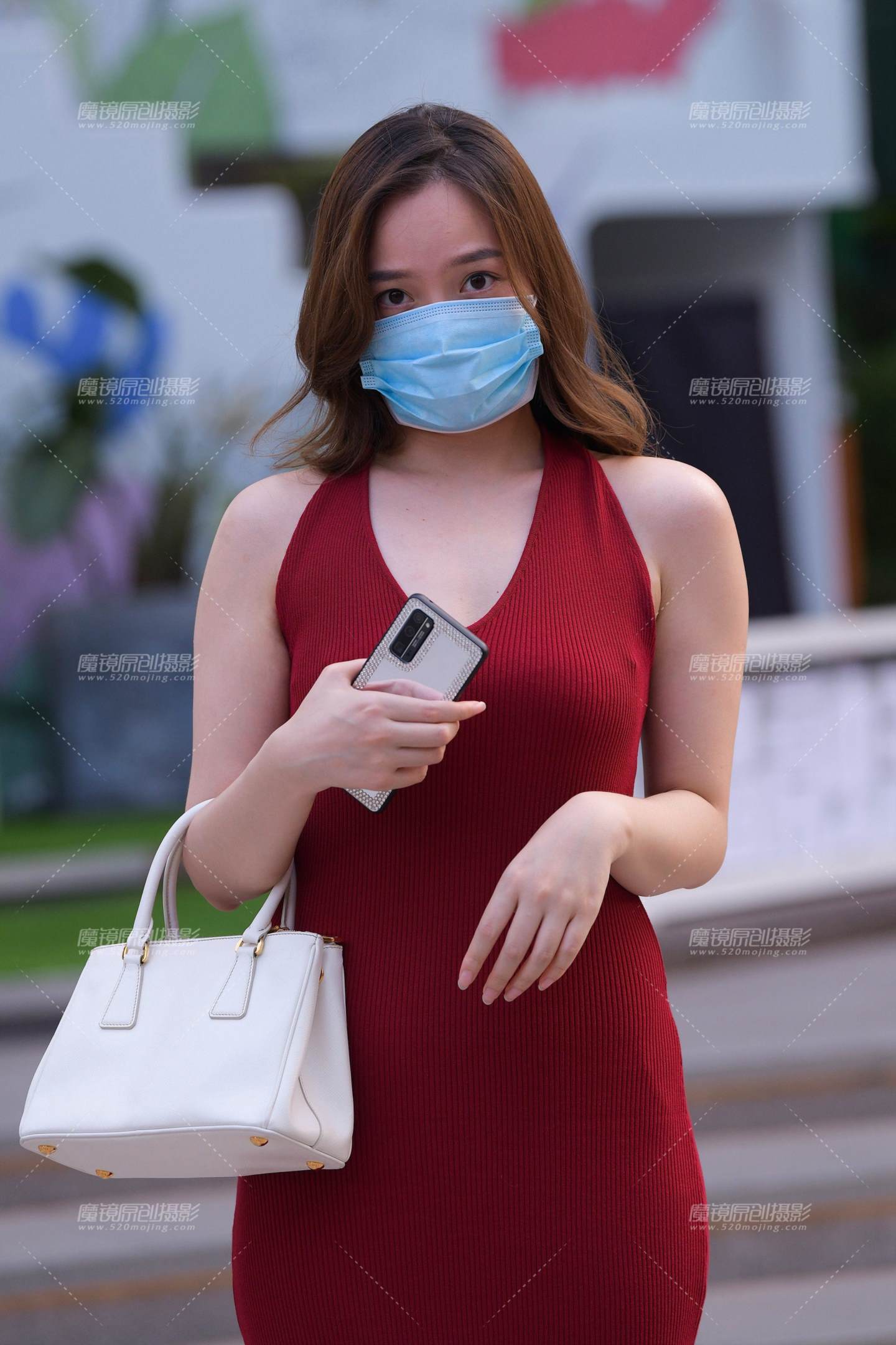 图片[1]-搭讪-深红色包臀裙韵味美女-街拍流行馆