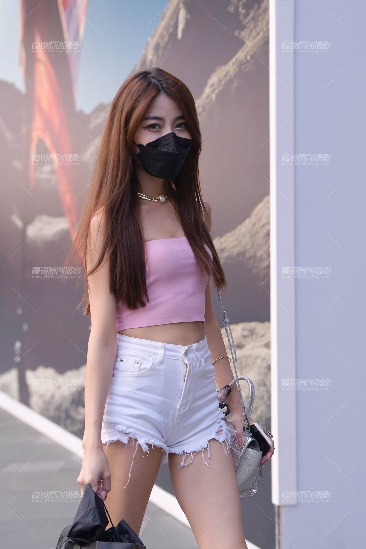 图片[3]-白热裤美腿美女-街拍流行馆