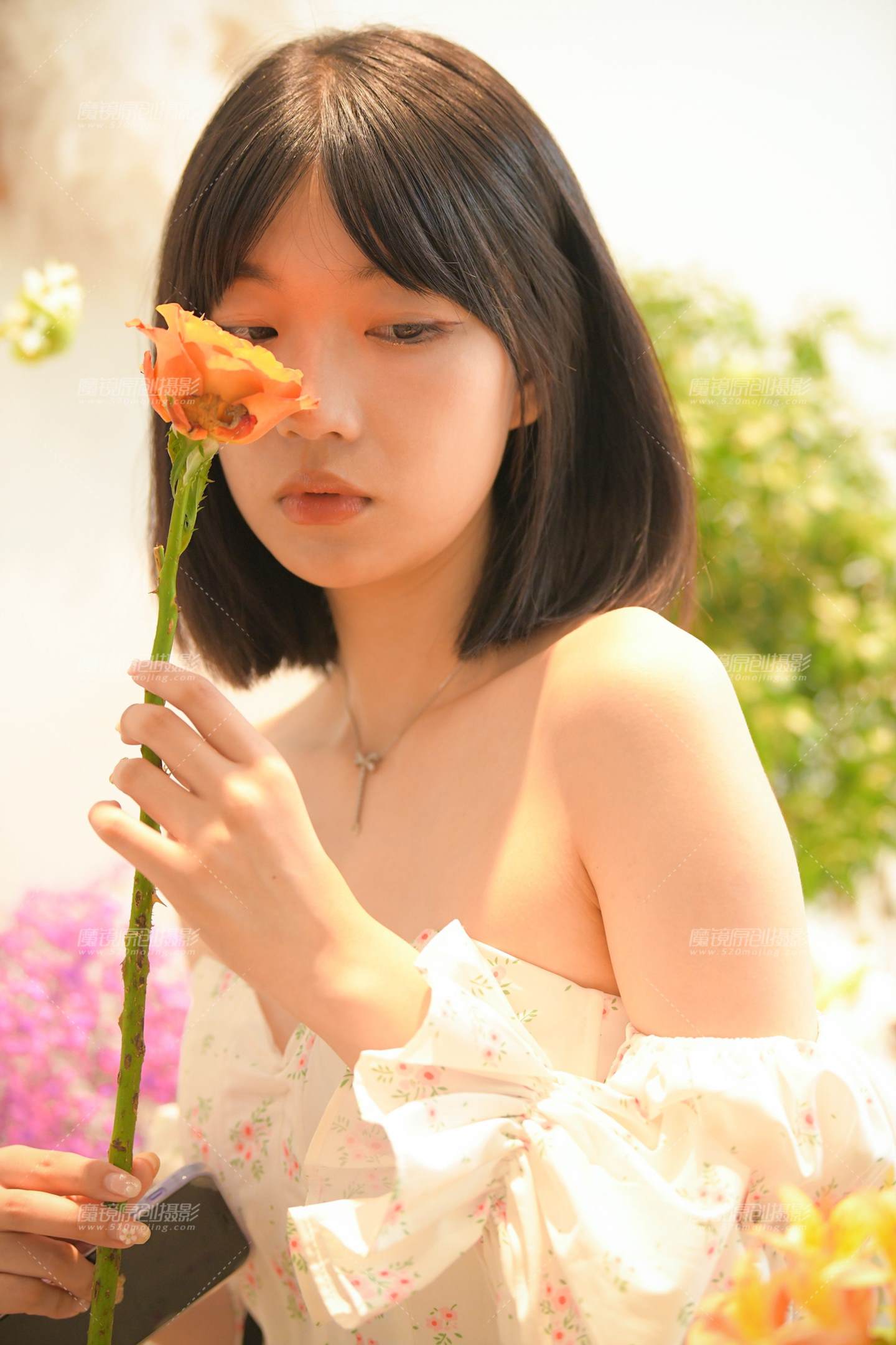 图片[1]-白裙女孩-街拍流行馆