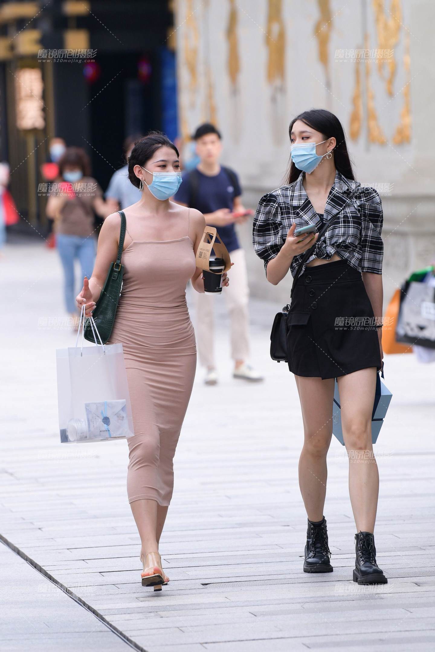 图片[4]-吊带裙丰腴的美女-街拍流行馆