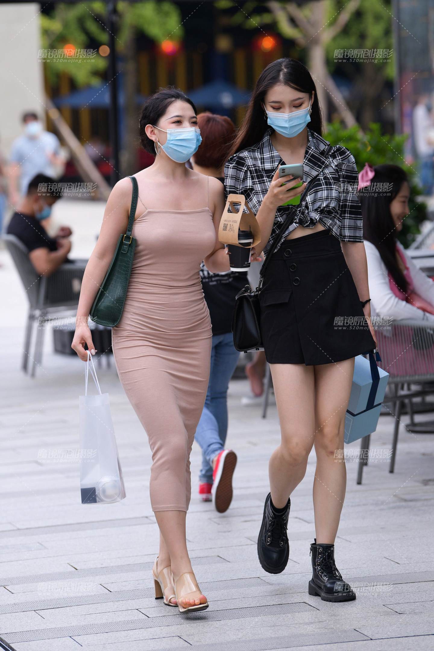 图片[5]-吊带裙丰腴的美女-街拍流行馆