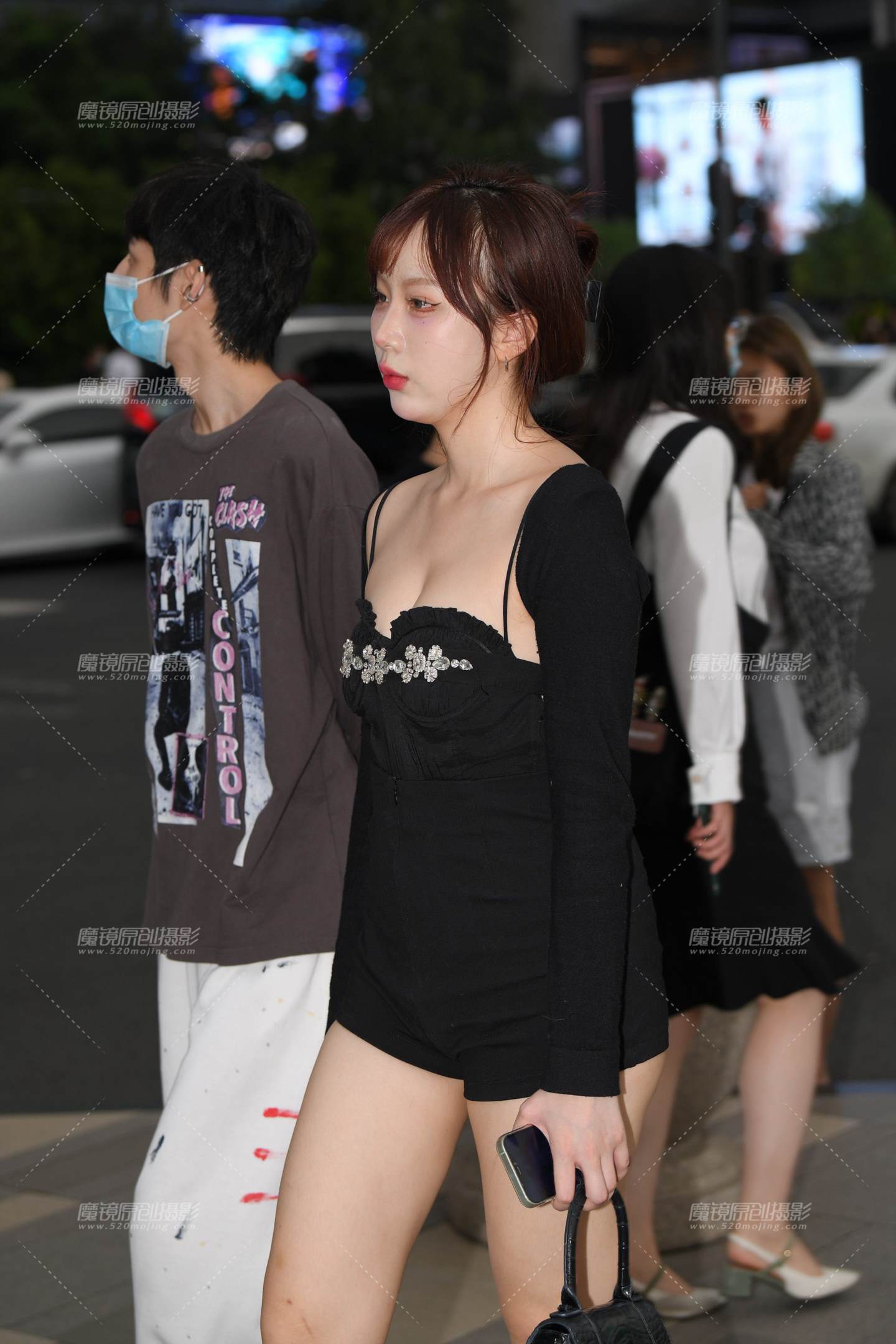 图片[1]-超短热裤女友-街拍流行馆