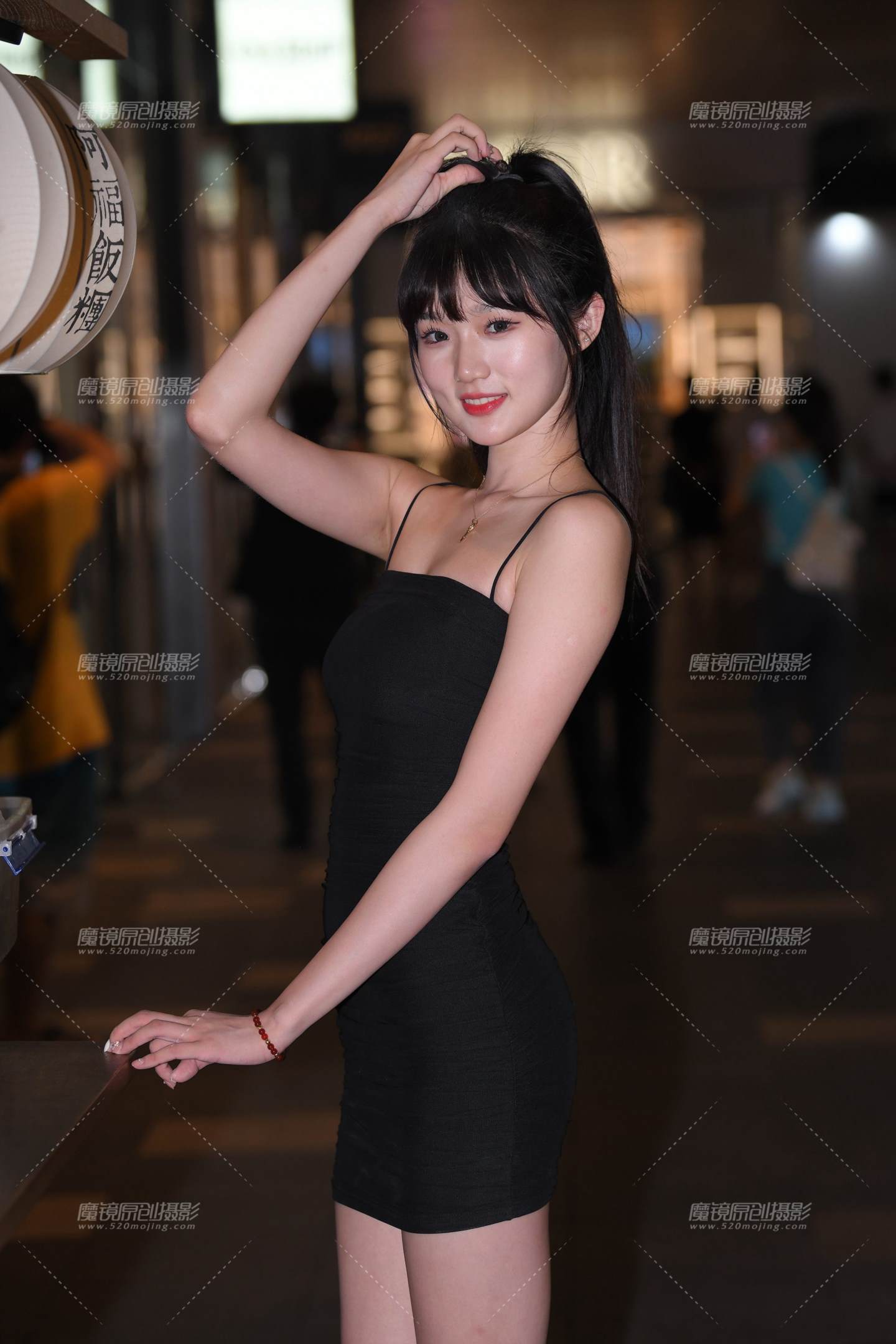 图片[1]-搭讪吊带裙清纯女孩-街拍流行馆