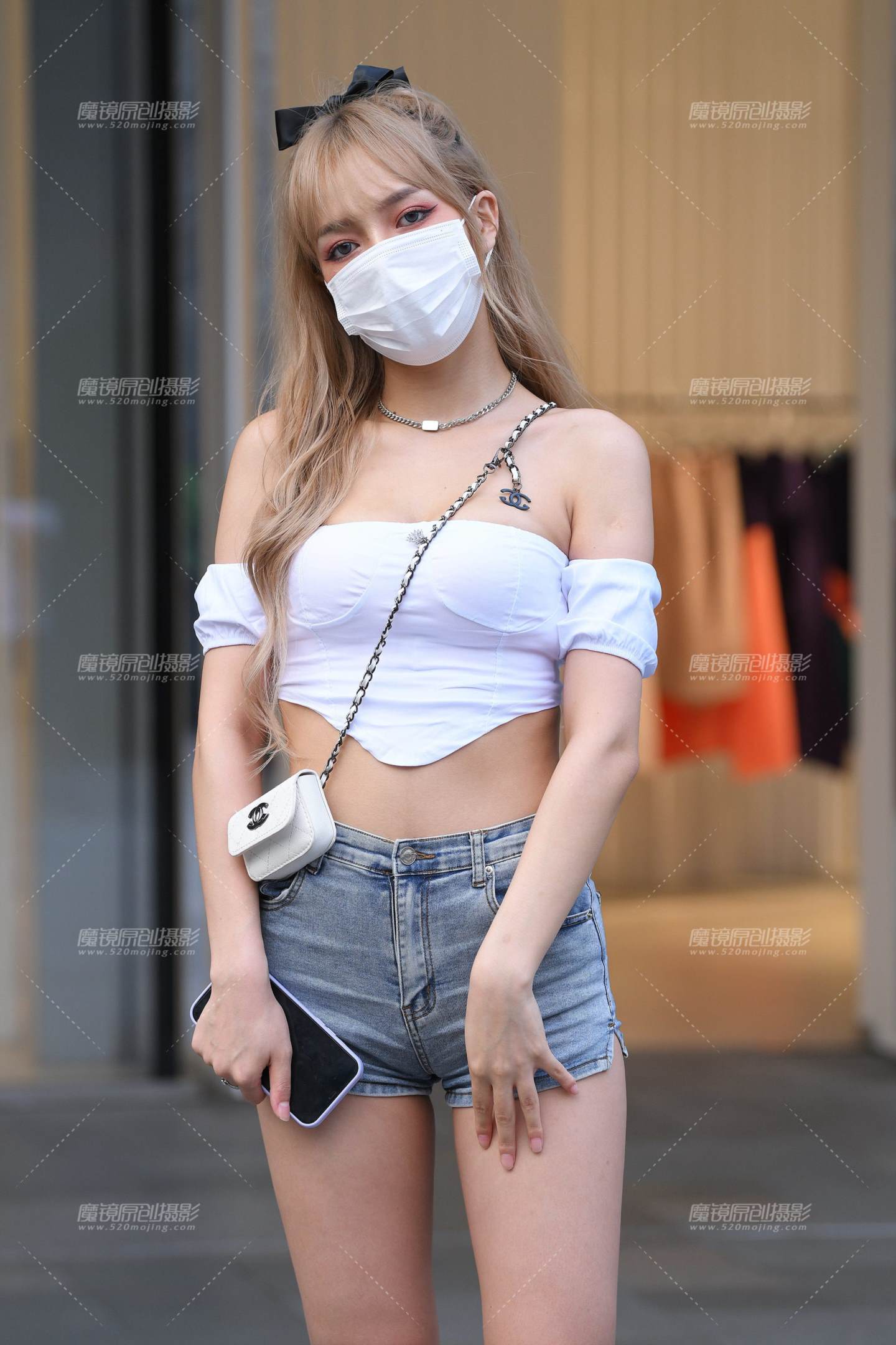 图片[1]-搭讪长腿紧致热裤美女-街拍流行馆