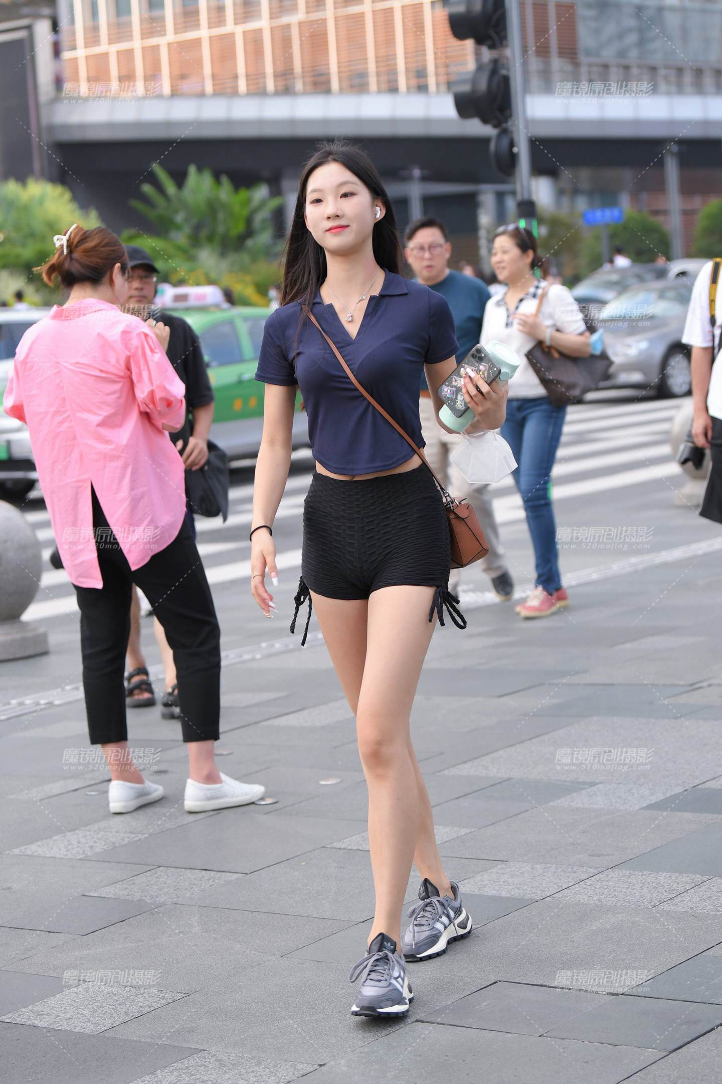 图片[4]-青春的气息，搭讪紧致热裤女孩-街拍流行馆