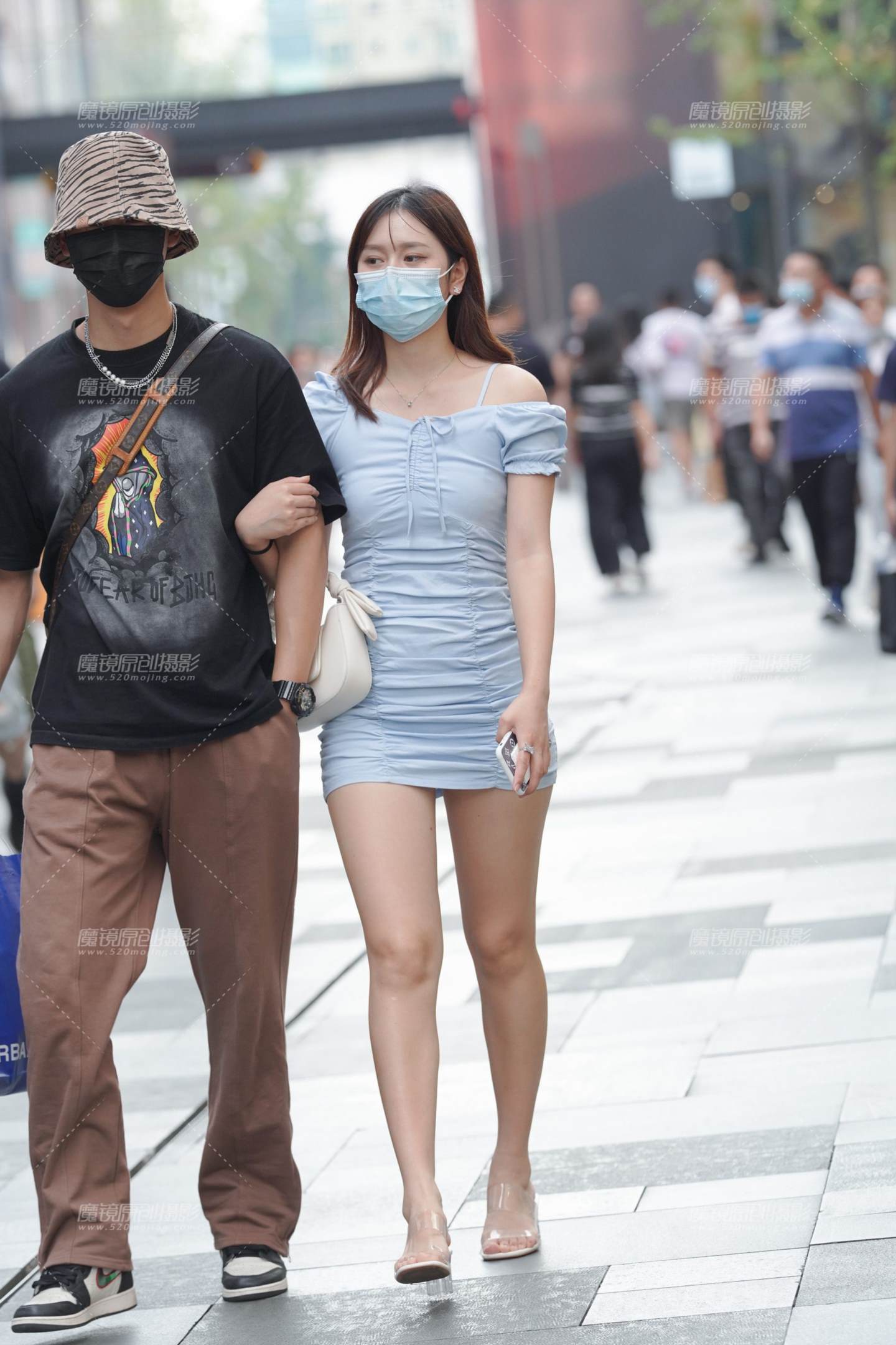 图片[1]-包臀短裙 好身材展露无疑-街拍流行馆