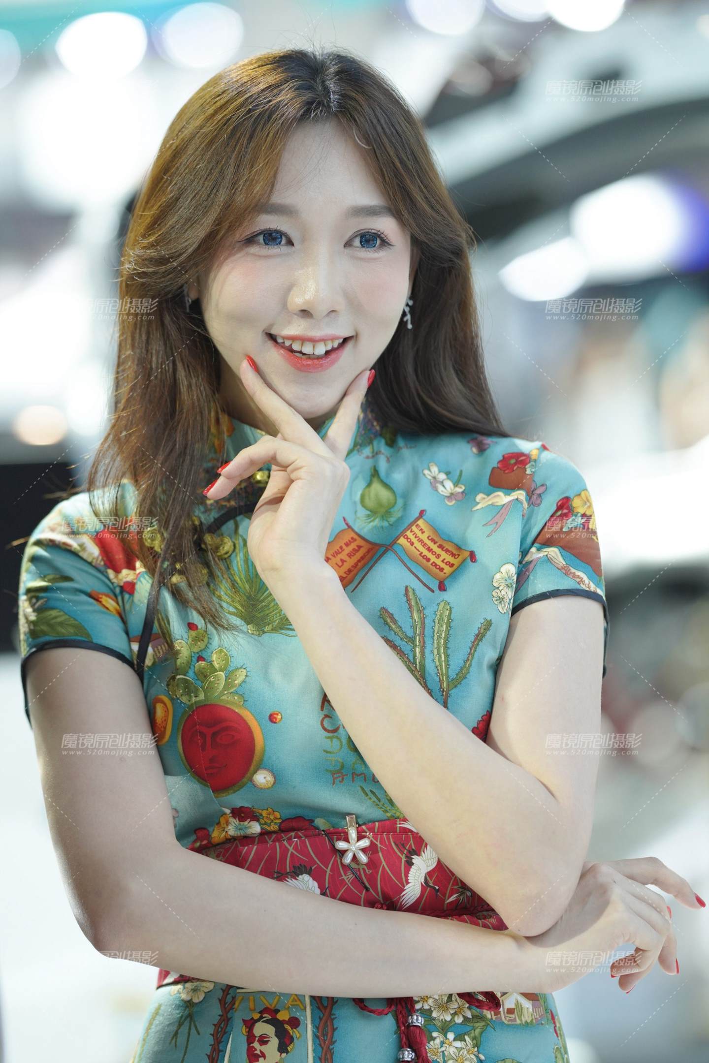 图片[2]-楚楚动人的大长腿美女-街拍流行馆