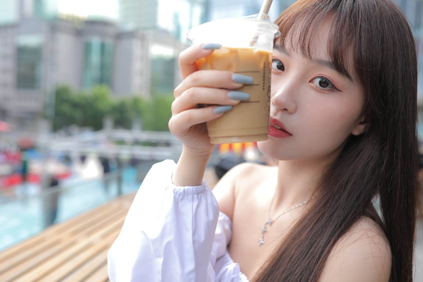图片[4]-清新可爱的热裤女孩-街拍流行馆