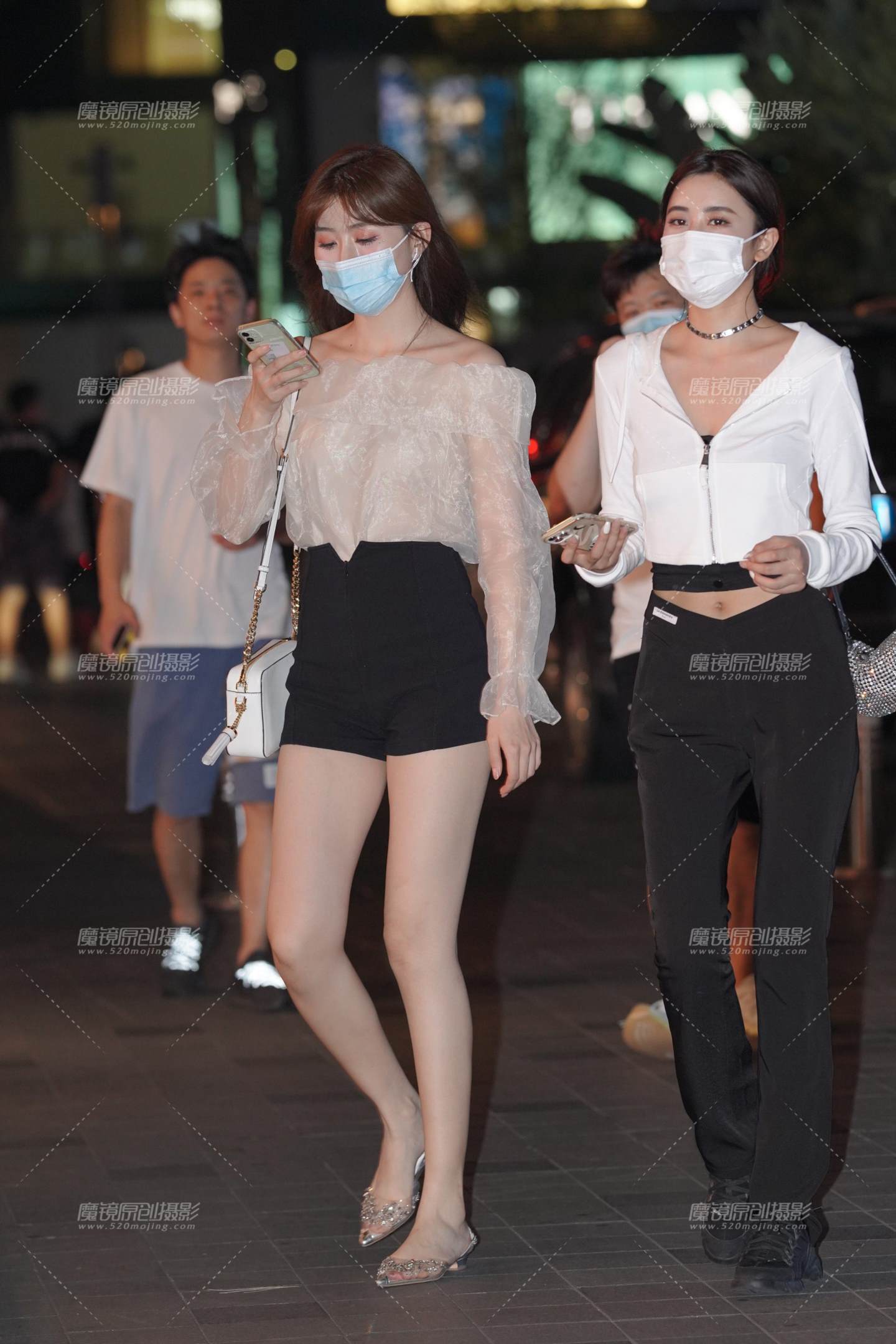 图片[1]-大长腿美女-街拍流行馆