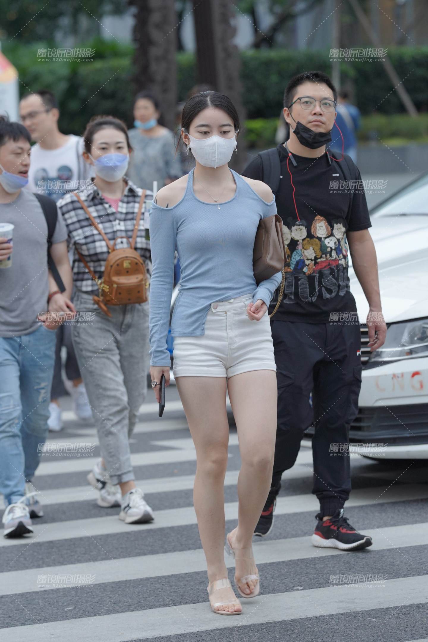 图片[1]-热裤美眉-街拍流行馆