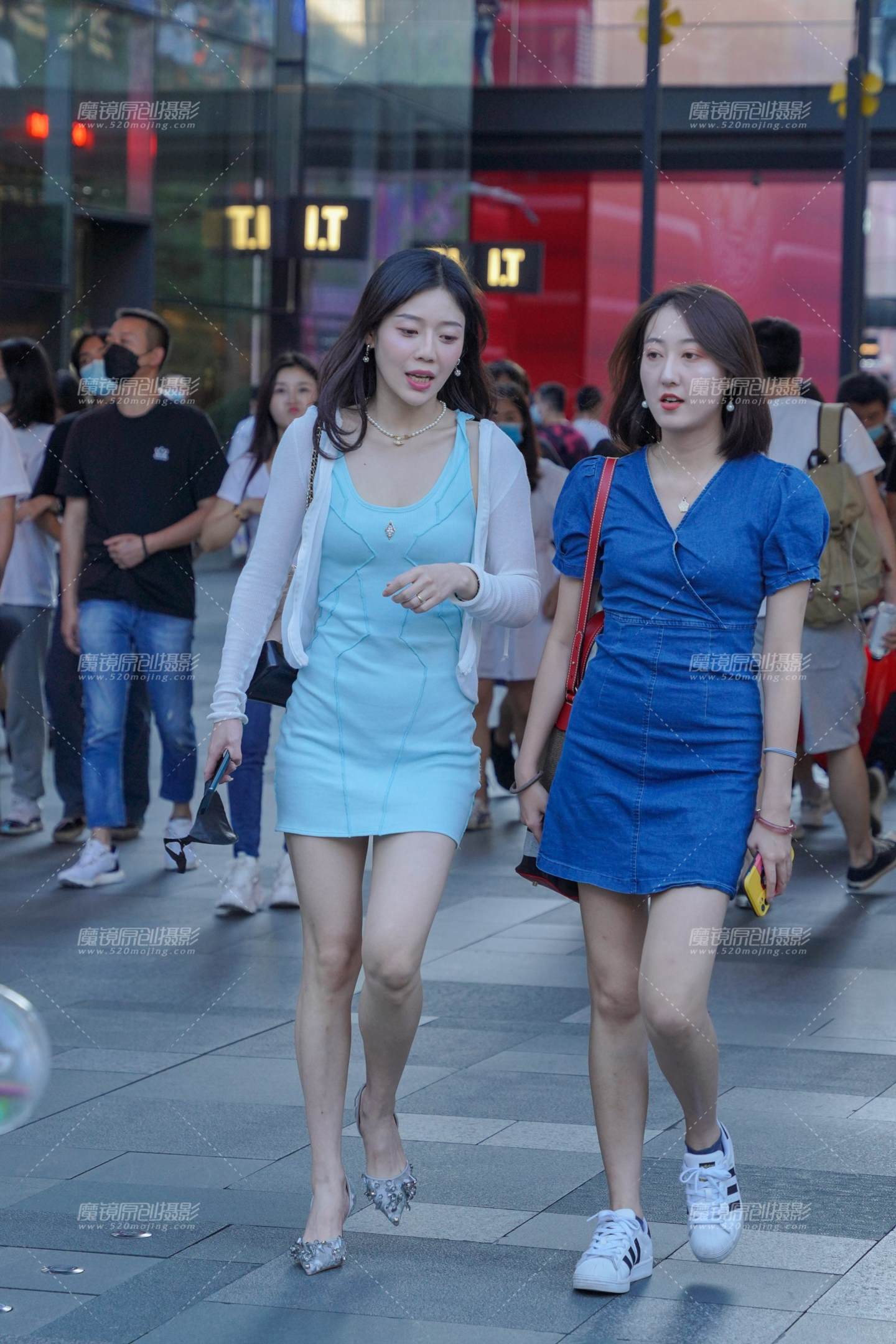 图片[1]-蓝裙美女-街拍流行馆
