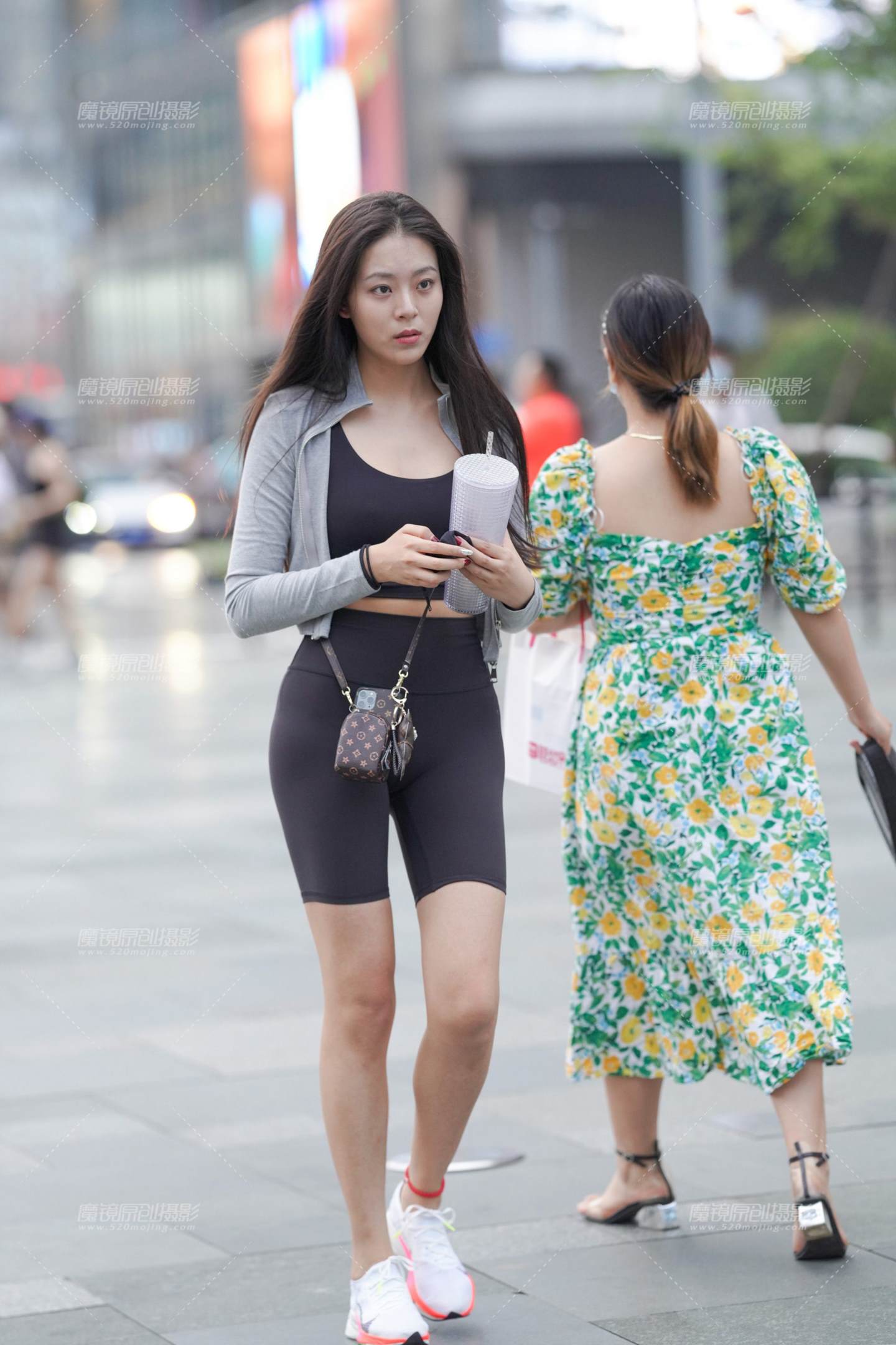 图片[1]-长腿健身女孩-街拍流行馆