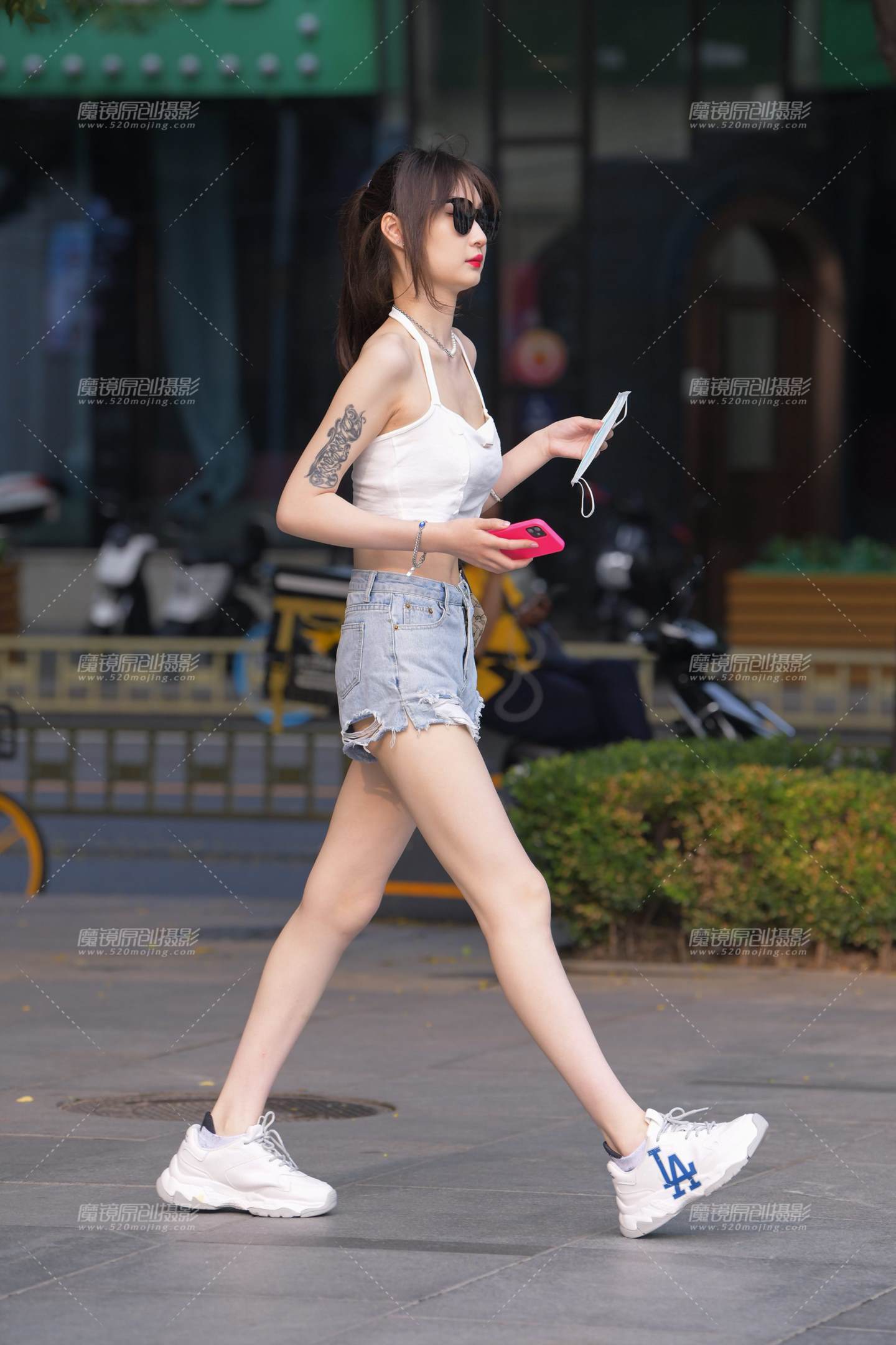图片[4]-蓝色热裤美眉-街拍流行馆