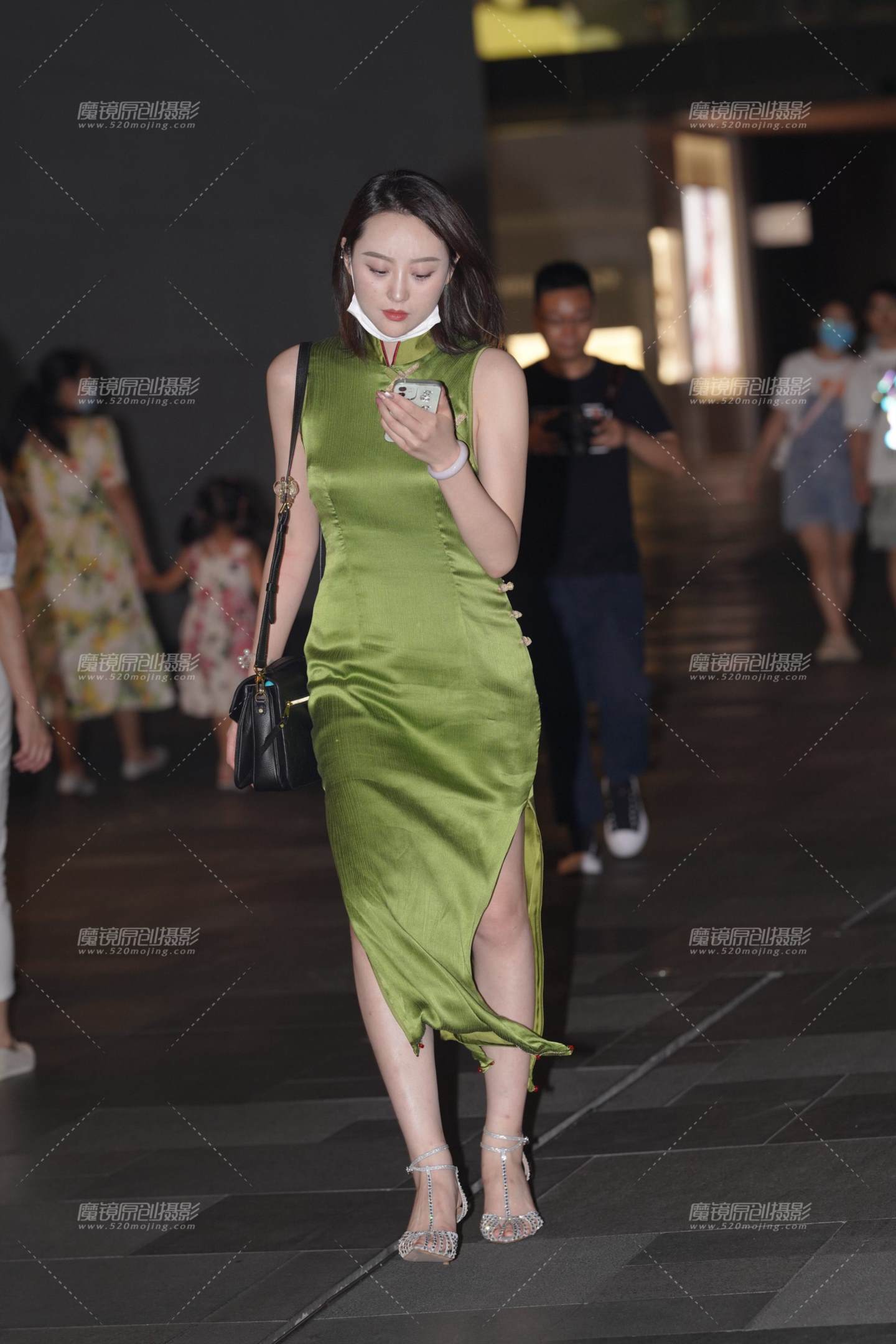 图片[1]-长裙美女-街拍流行馆