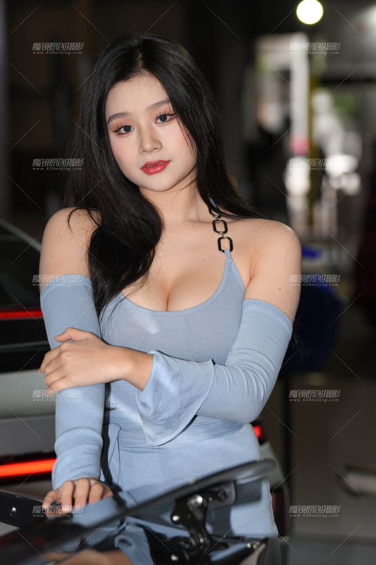 图片[1]-丰满的车模美女-街拍流行馆