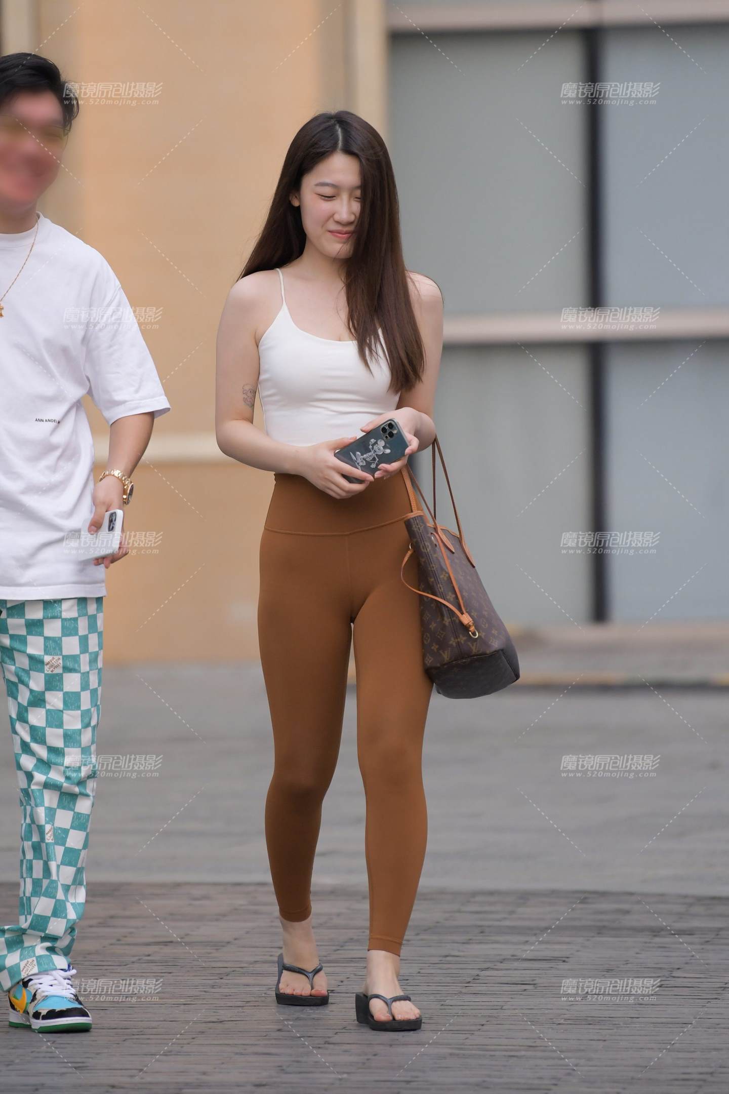 图片[4]-棕色瑜伽裤美女-街拍流行馆