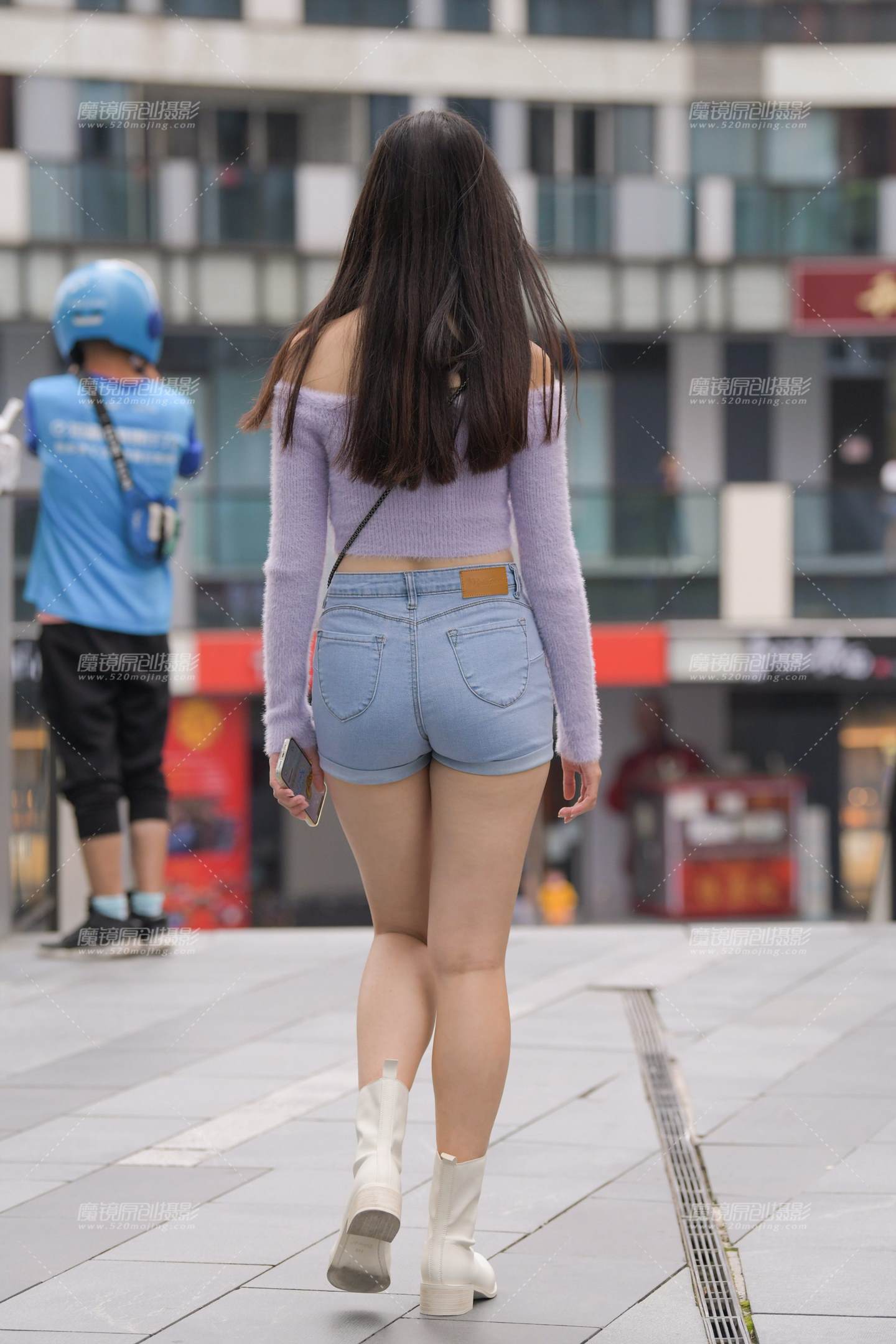 图片[2]-蓝色牛仔热裤美女-街拍流行馆