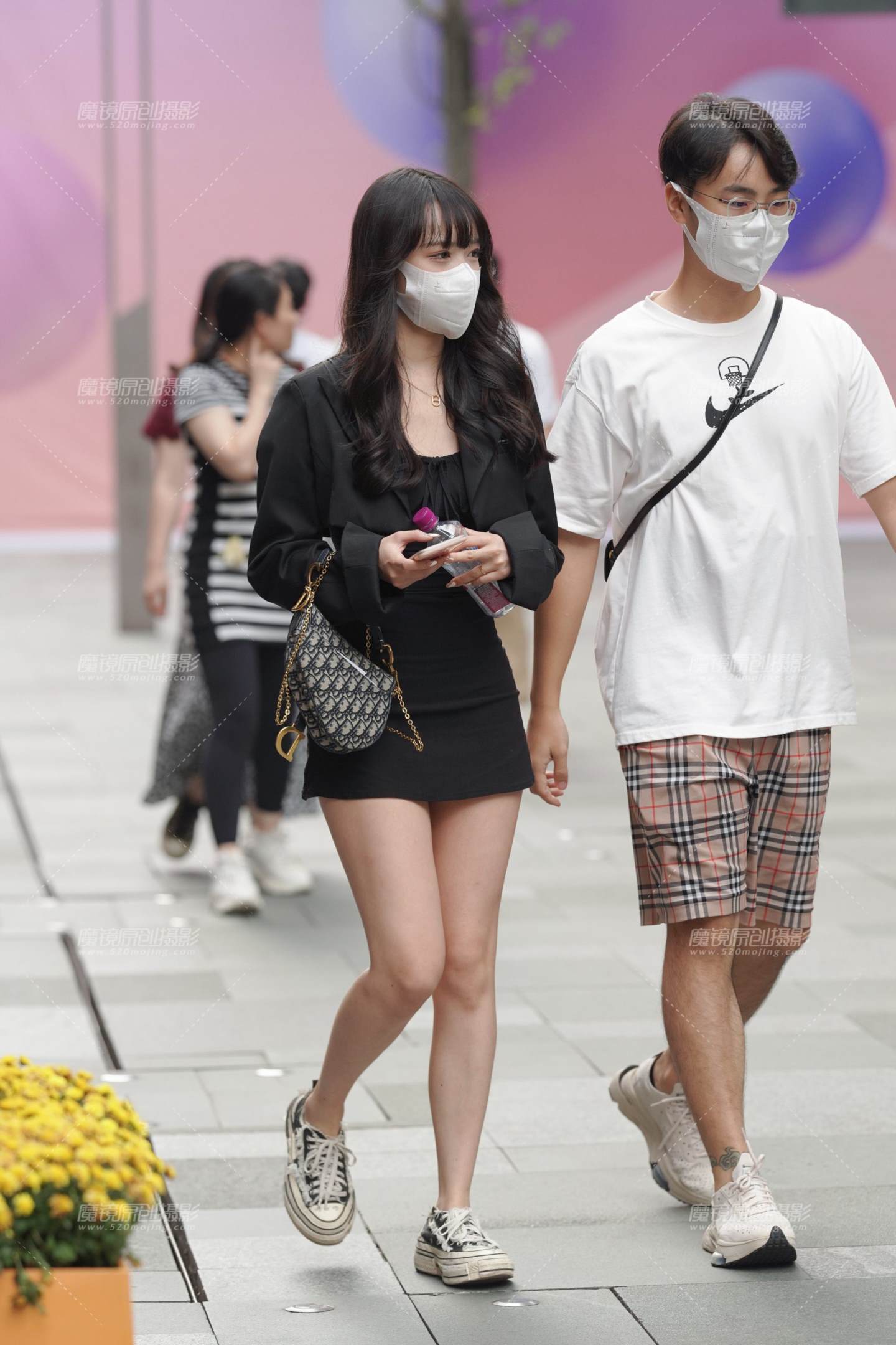 图片[3]-黑裙美眉-街拍流行馆
