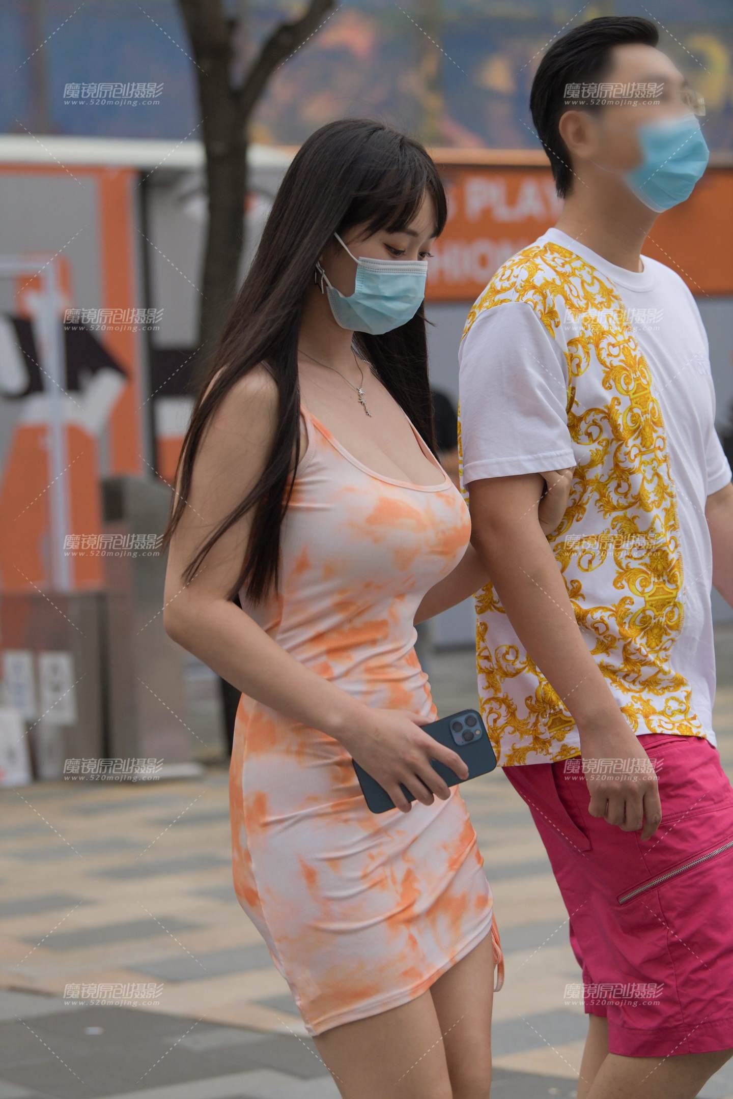 图片[1]-粉裙美女-街拍流行馆