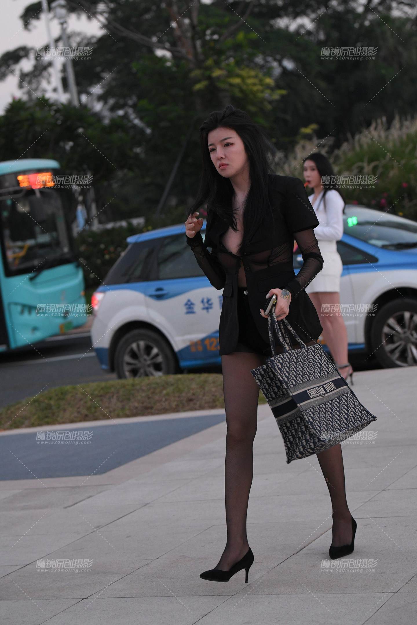 图片[3]-性感，豪放的大长腿美女-街拍流行馆