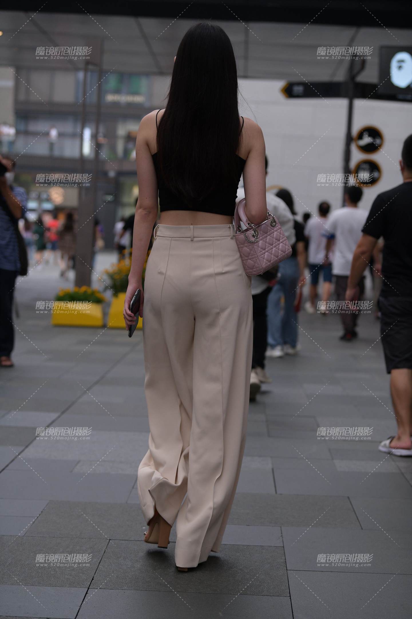图片[2]-小吊带，小姐姐-街拍流行馆