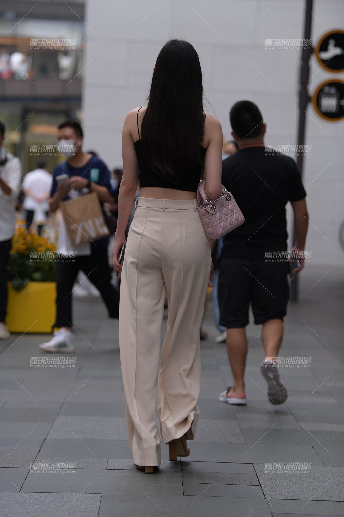 图片[4]-小吊带，小姐姐-街拍流行馆