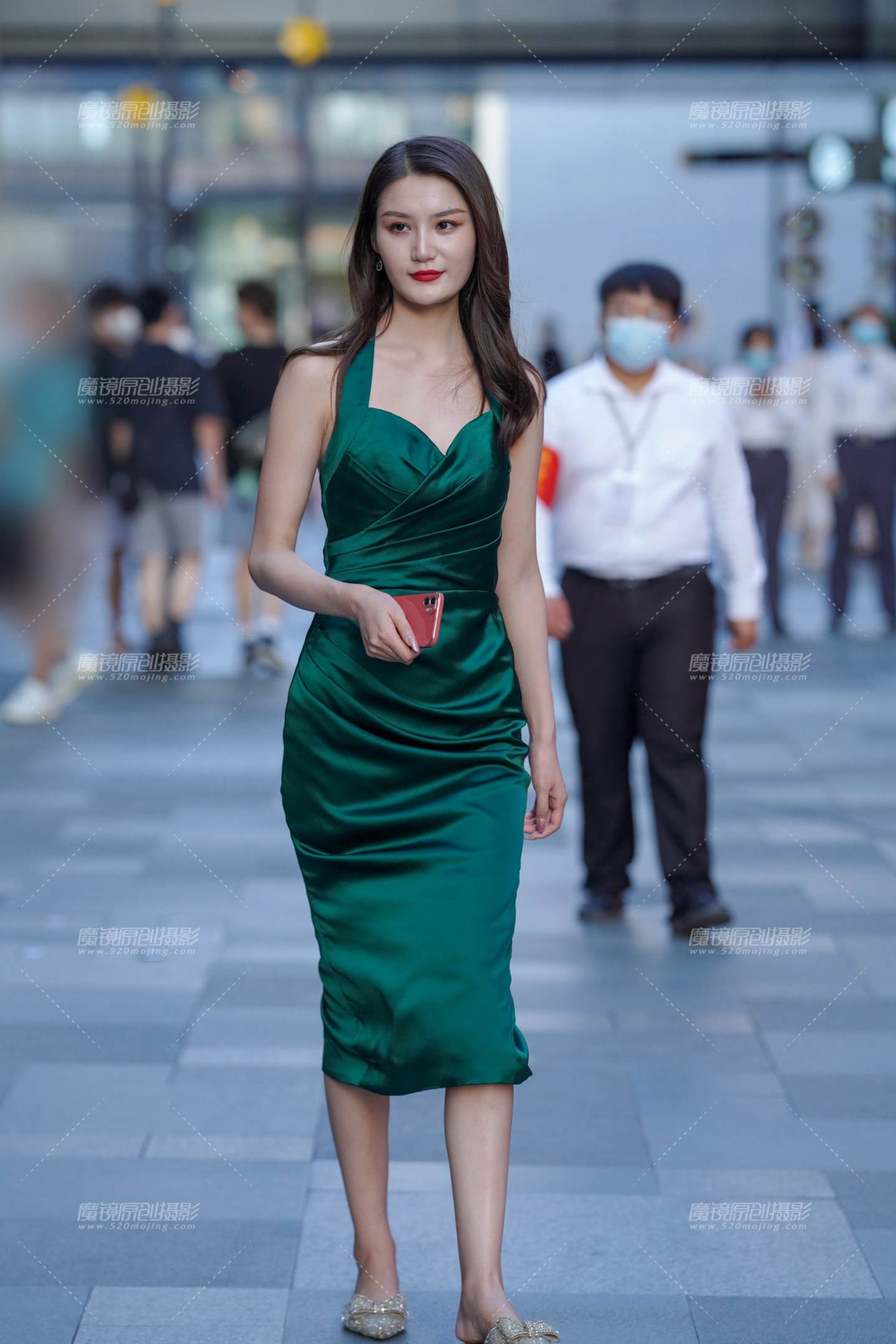 图片[1]-长裙高挑美女-街拍流行馆