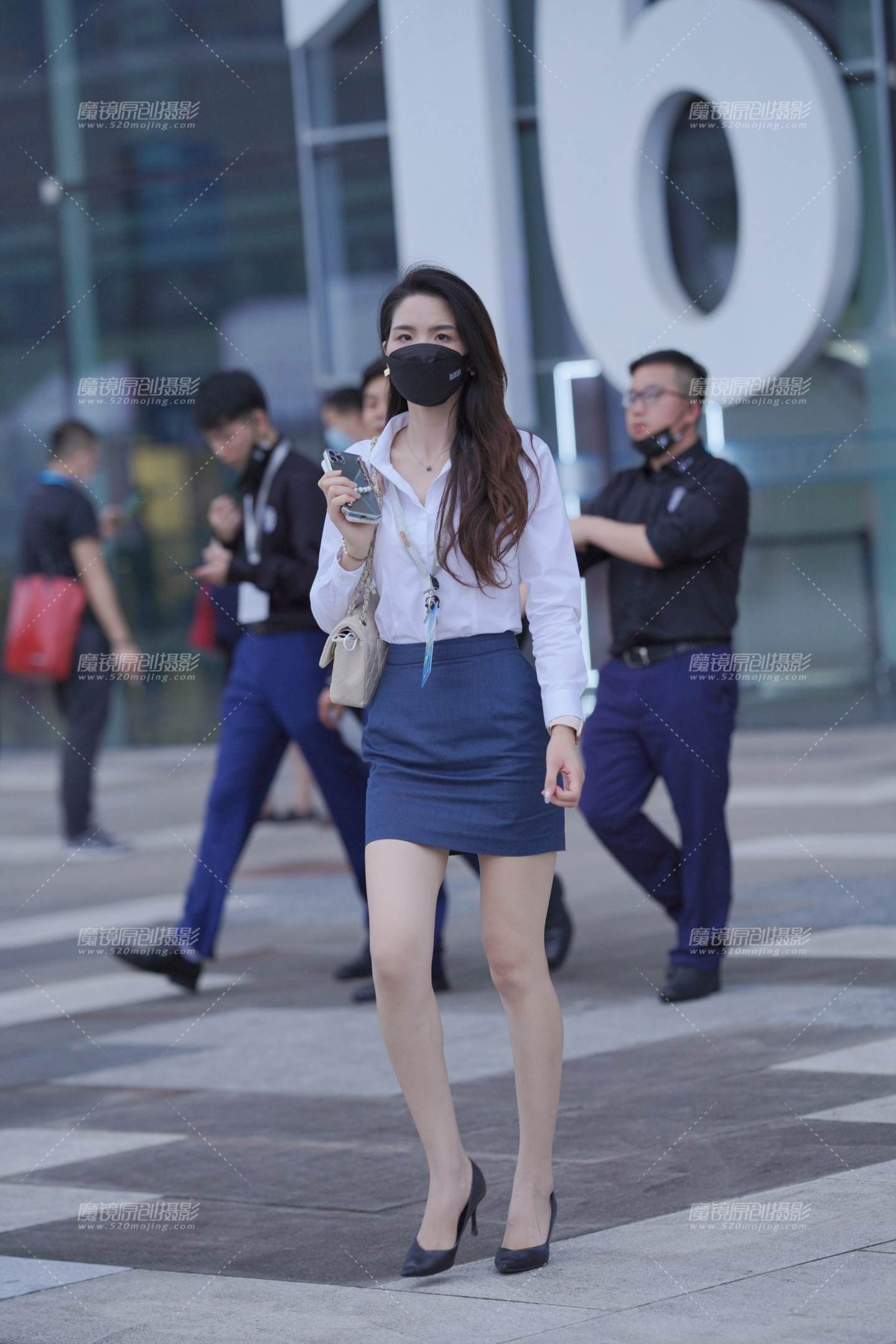 图片[1]-制服美腿-街拍流行馆