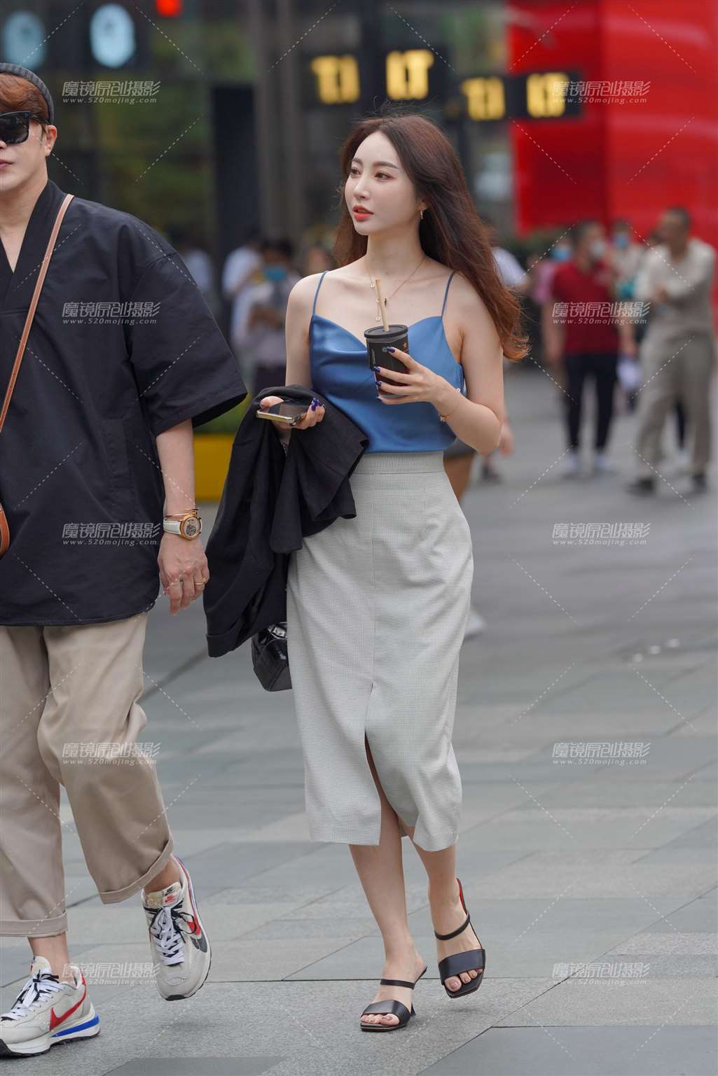 气质美女 如沾着露珠的牡丹-街拍流行馆