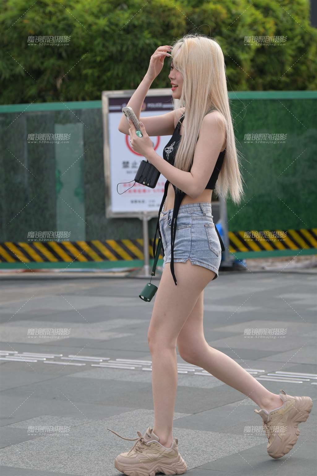 图片[4]-热裤小鲜肉女孩-街拍流行馆