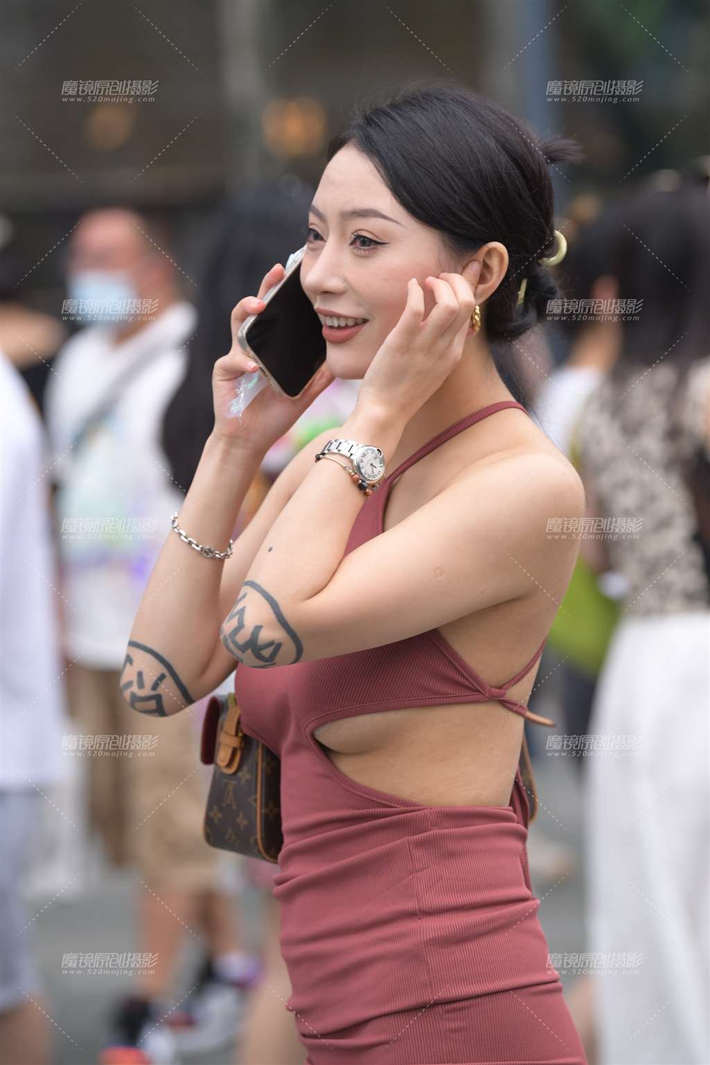 图片[1]-性感韵味女子-街拍流行馆