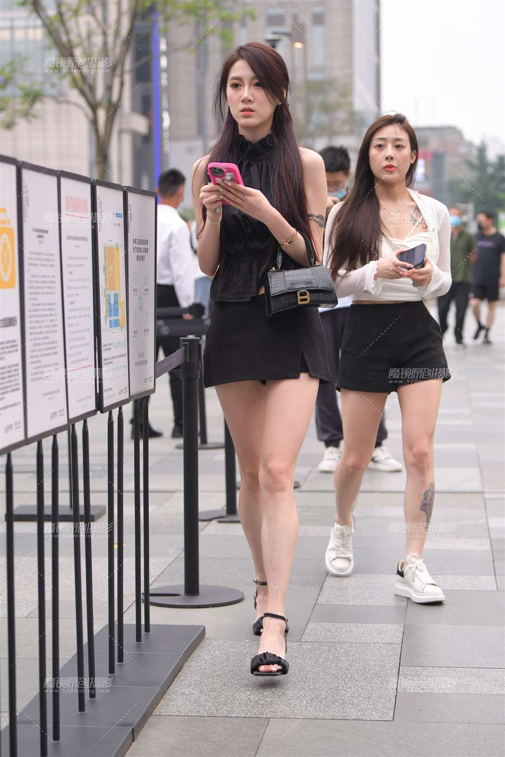 图片[1]-性感美腿美人儿-街拍流行馆