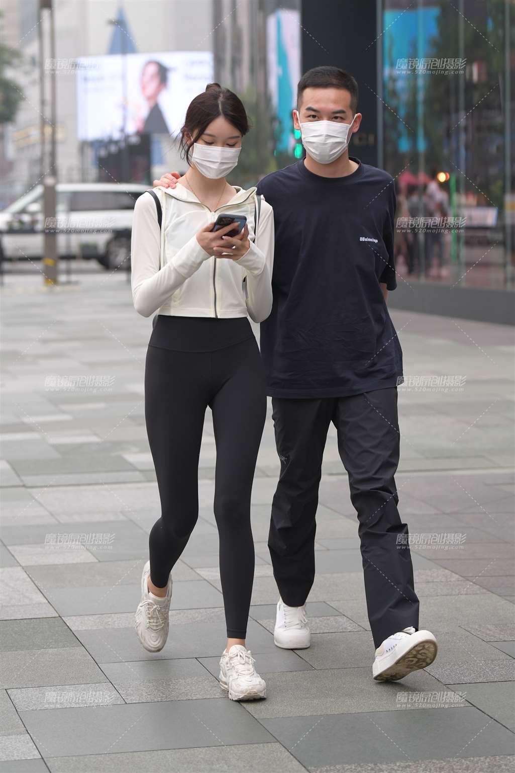 图片[3]-瑜伽裤长腿女友-街拍流行馆