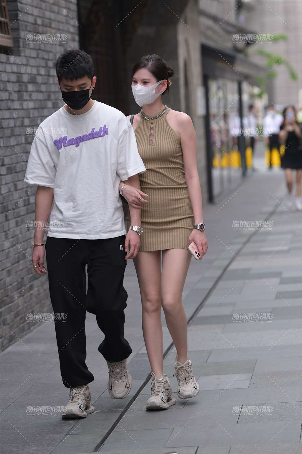 图片[1]-卡其色包臀裙-街拍流行馆