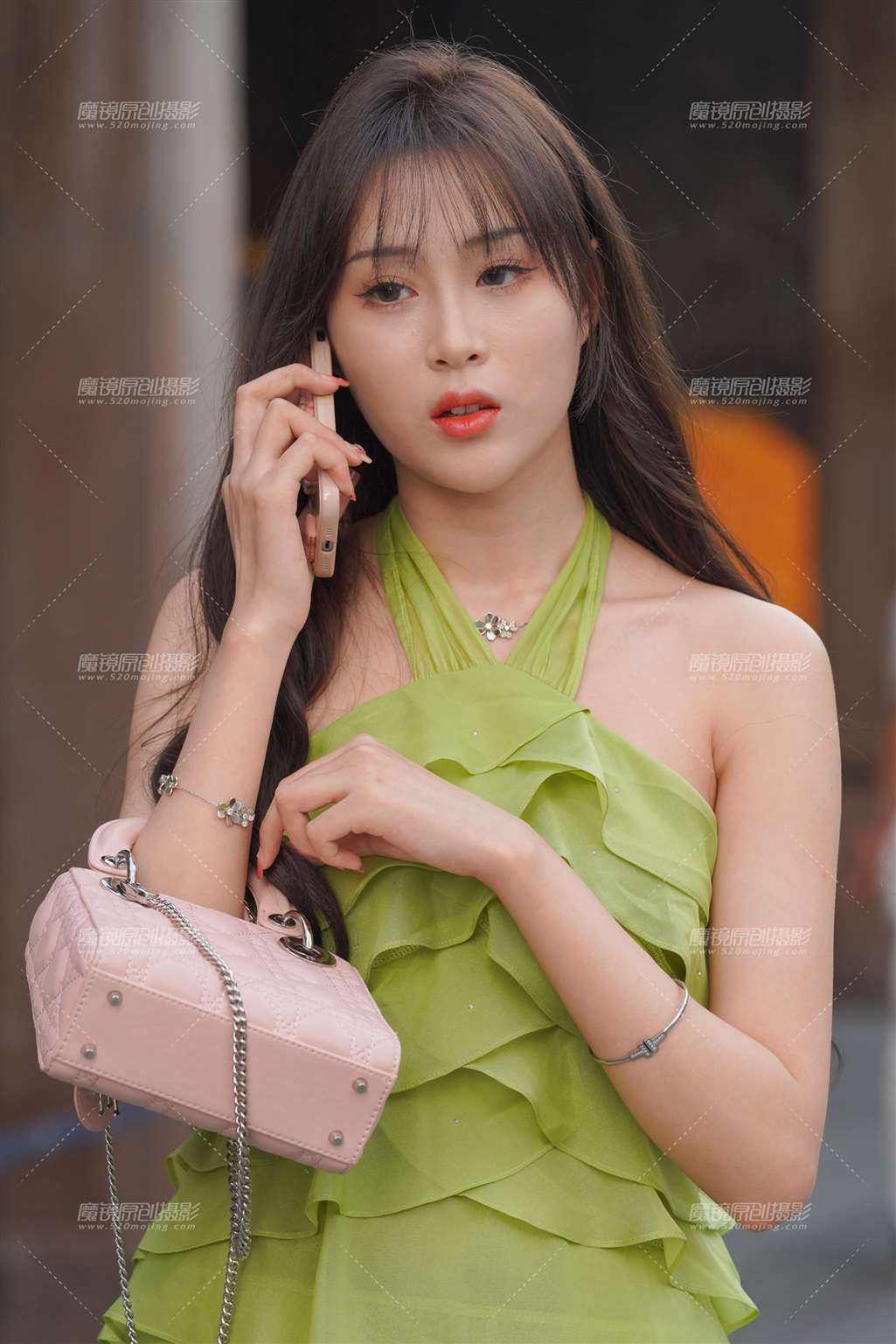 图片[1]-靓丽优雅的女孩-街拍流行馆