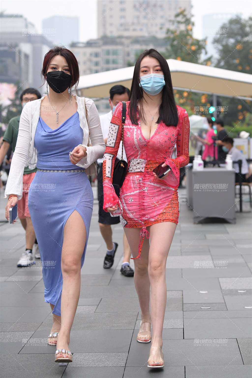 图片[1]-性感美胸小姐姐-街拍流行馆