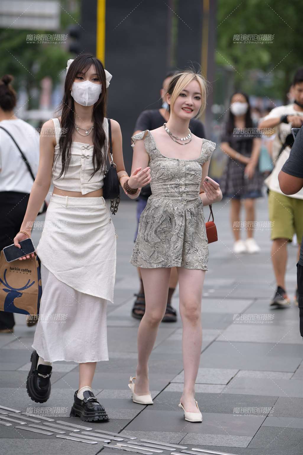 图片[4]-牛奶白皙美腿闺女-街拍流行馆