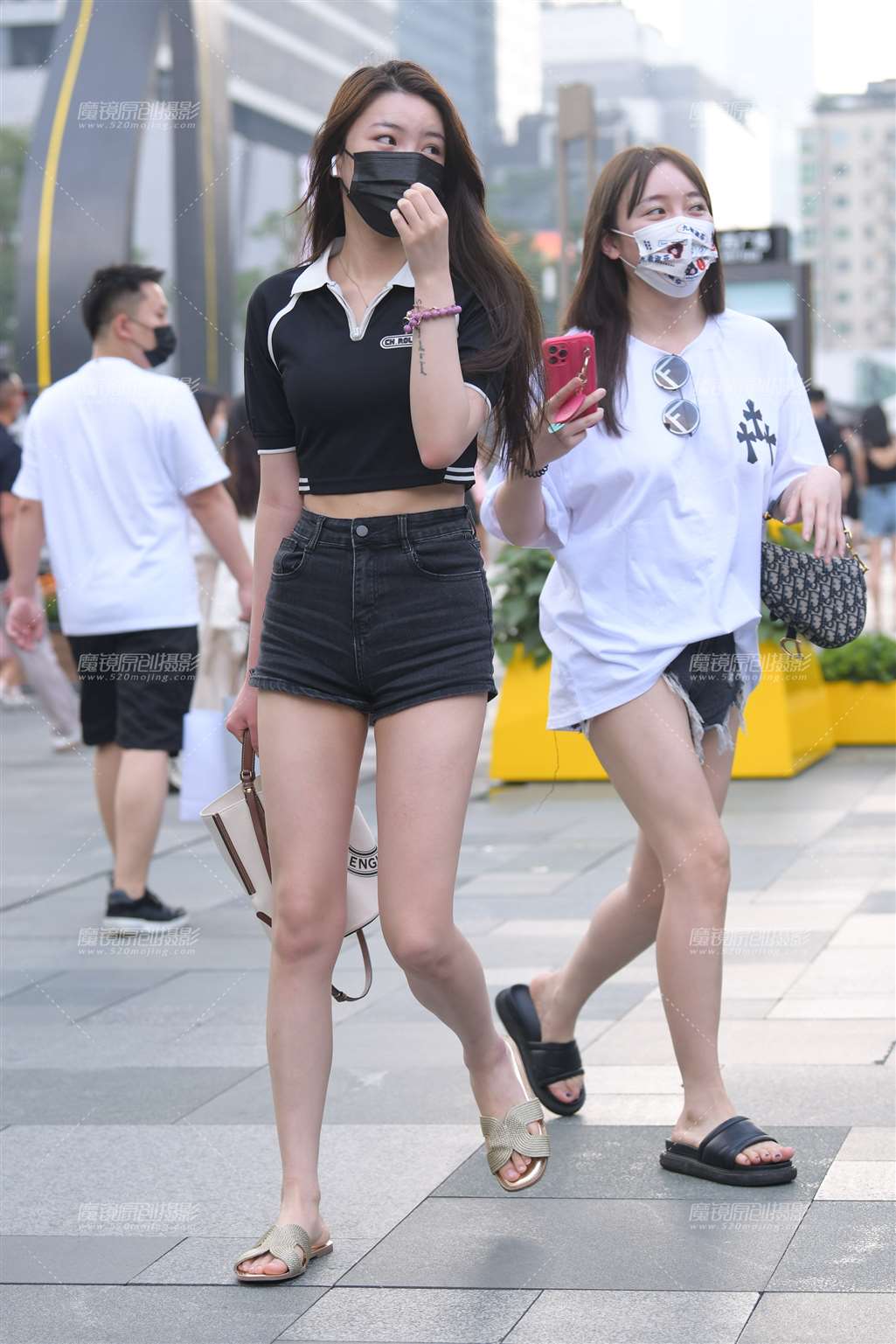 图片[3]-热裤长腿小姐姐-街拍流行馆