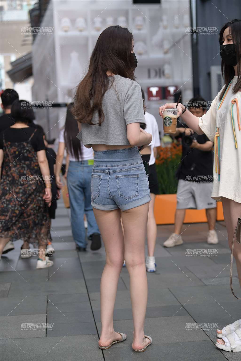 图片[4]-热裤女孩-街拍流行馆