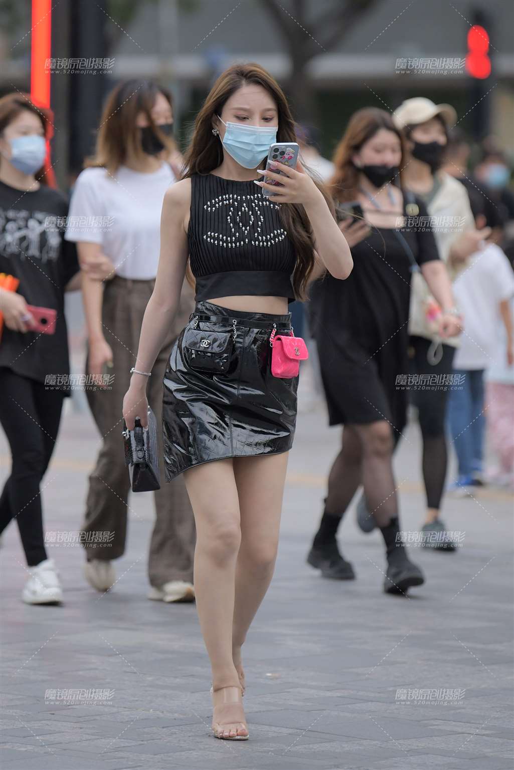 图片[4]-包臀半身黑皮裙气质美女-街拍流行馆