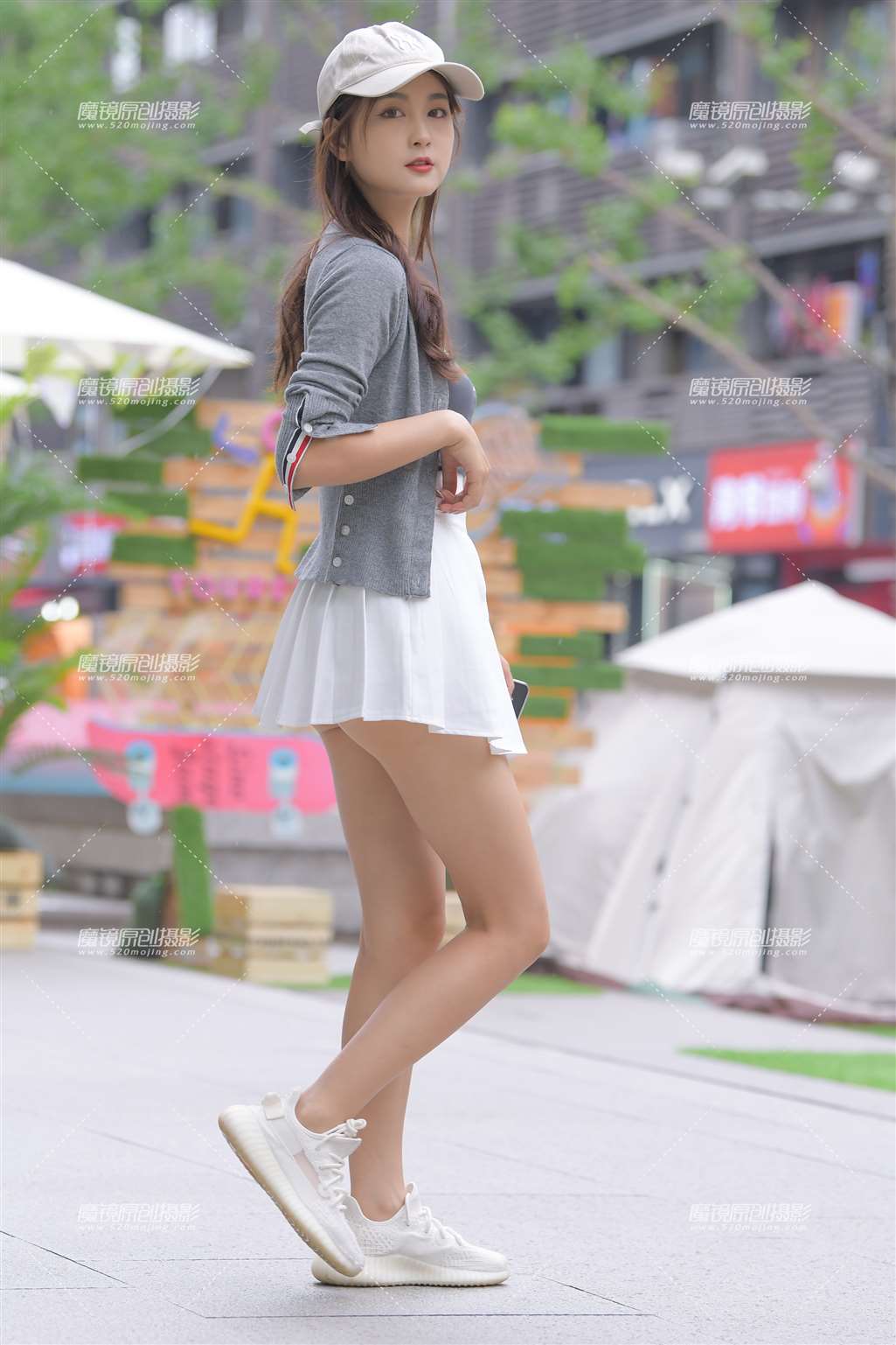 图片[2]-捧花的女孩-街拍流行馆
