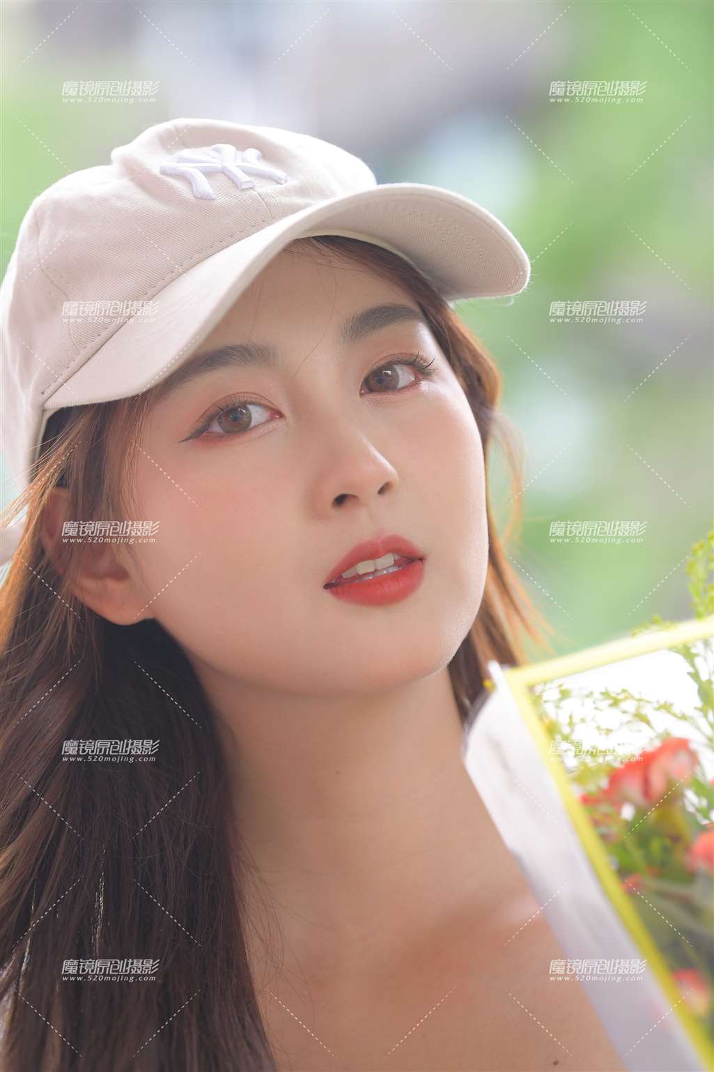 图片[4]-捧花的女孩-街拍流行馆