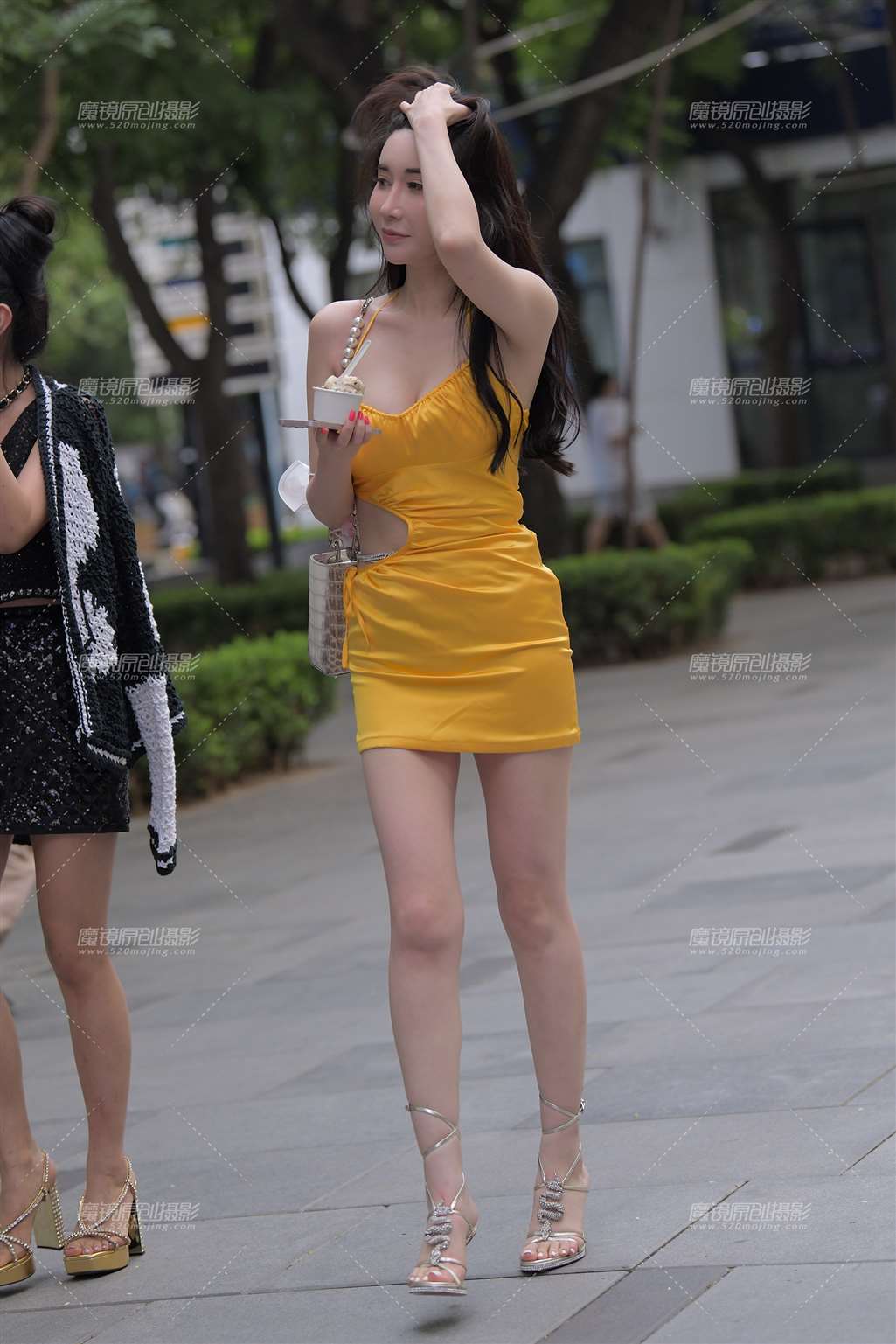 图片[5]-性感迷人的黄裙美女-街拍流行馆